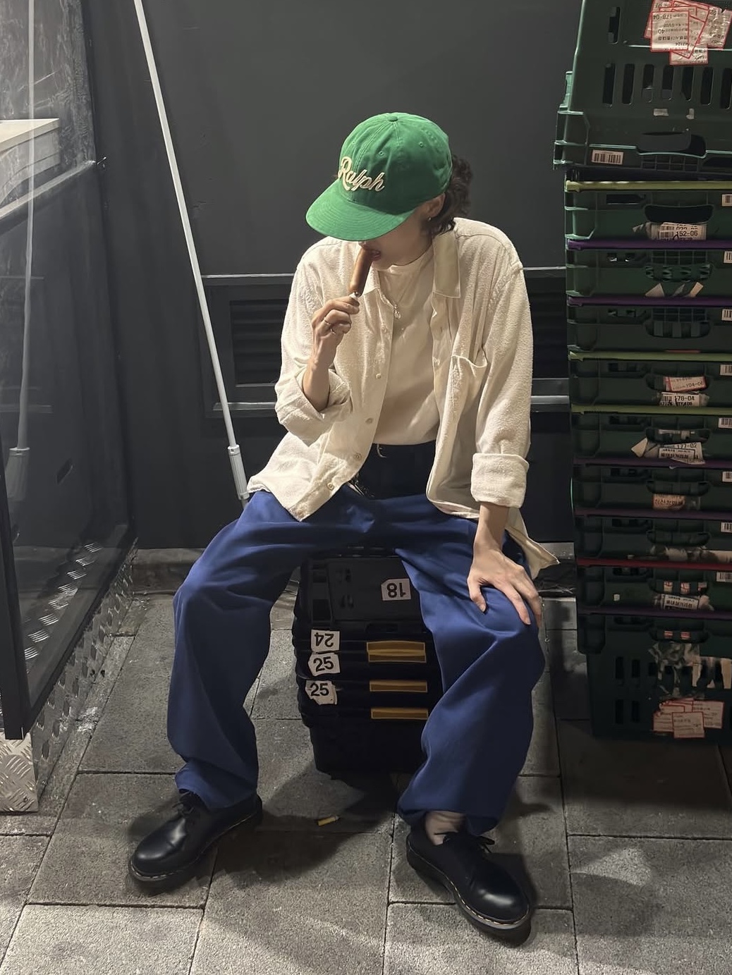 Supreme Chino Pants Dark Navy - 22SS, Dr. Martens 1461 Smooth Black 착용 스타일 - 1