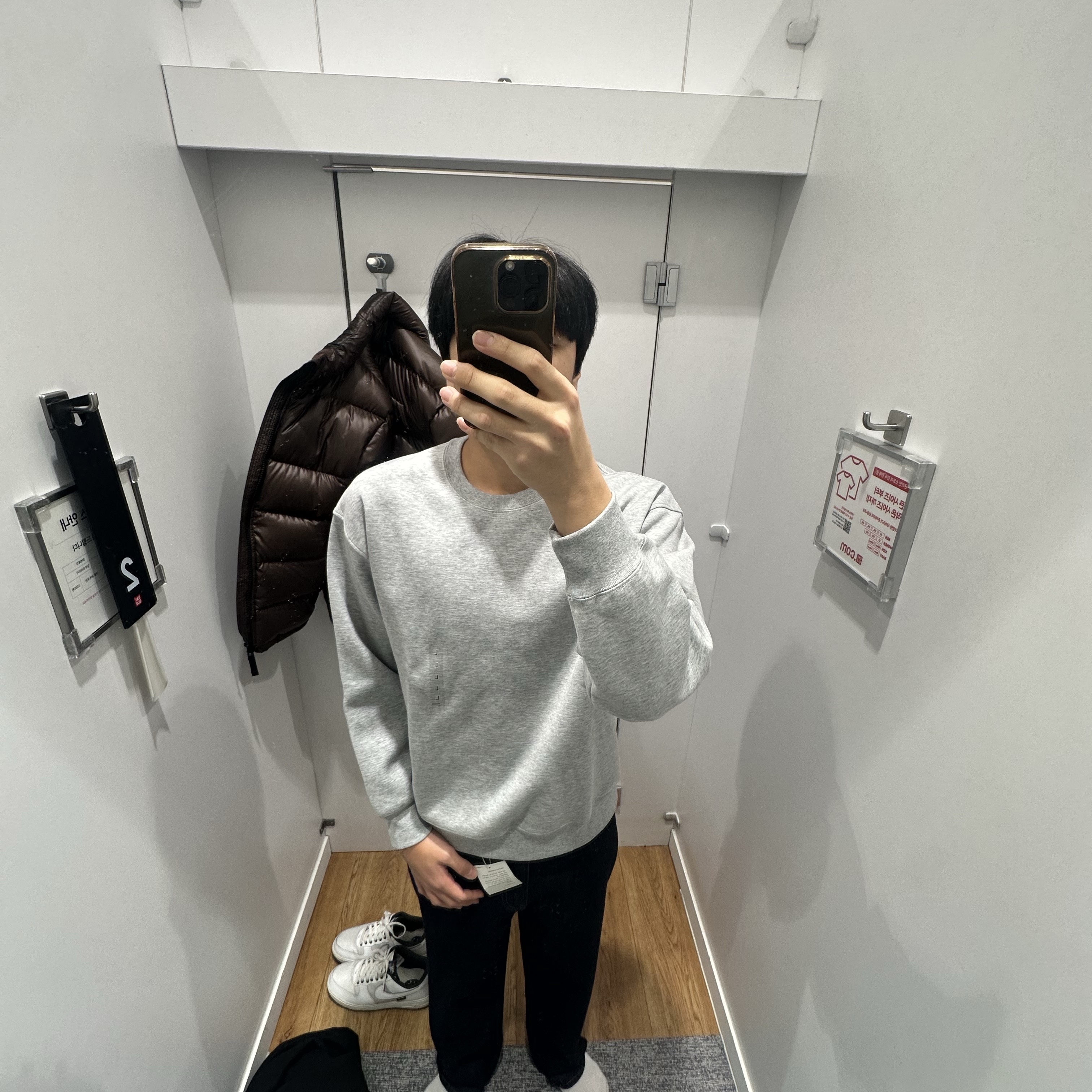 Uniqlo x JW Anderson Straight Jean Blue - KR, Nike x Drake Nocta Sunset Puffer Jacket Baroque Brown Olive Grey - Asia 착용 스타일 - 1