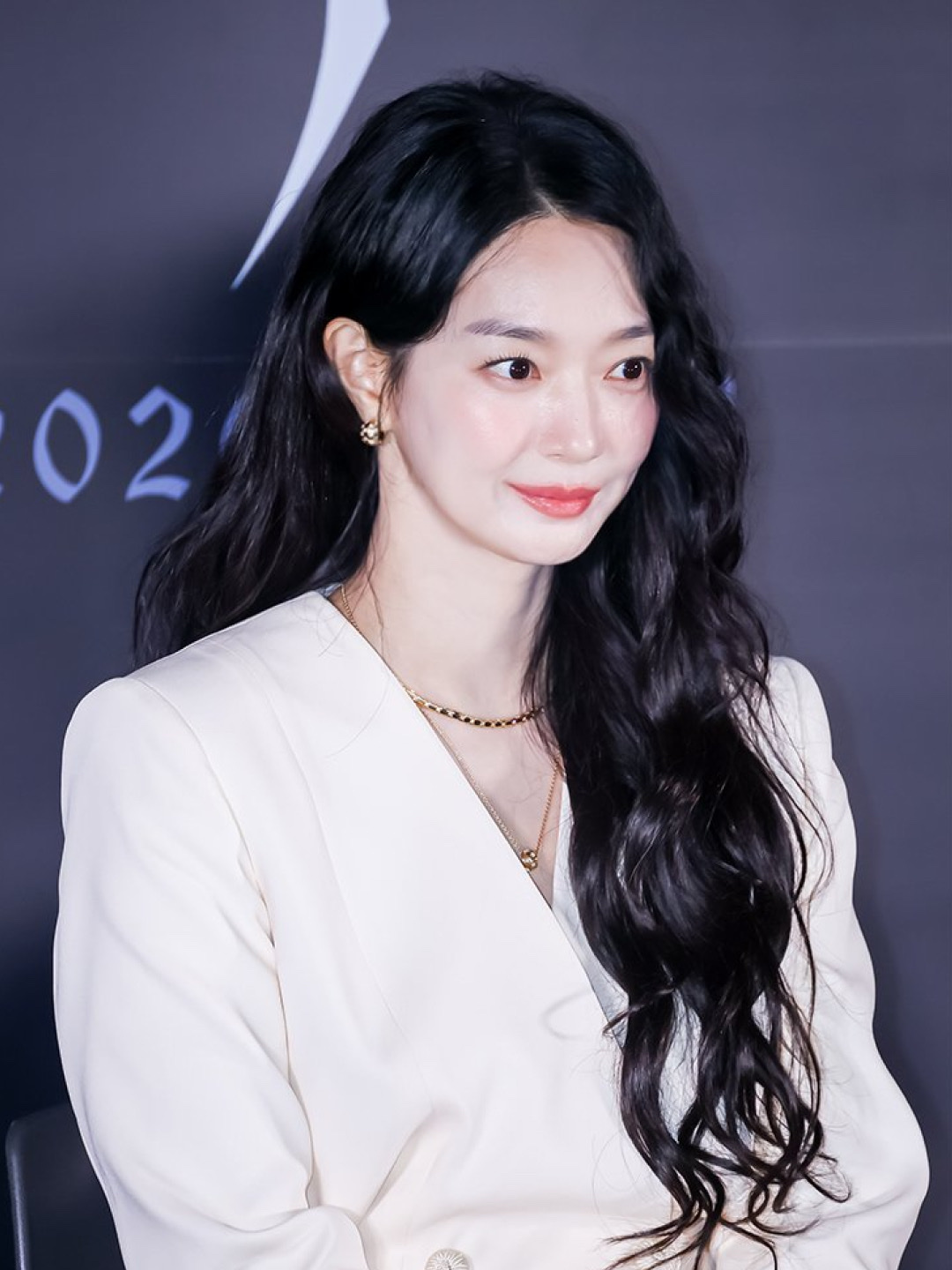 Lancome Lip Idole Butterglow 53 The Tea Is Hot, Lancome Lip Idole Juicytreat 37 Red-y Or Not 착용 스타일 - 3