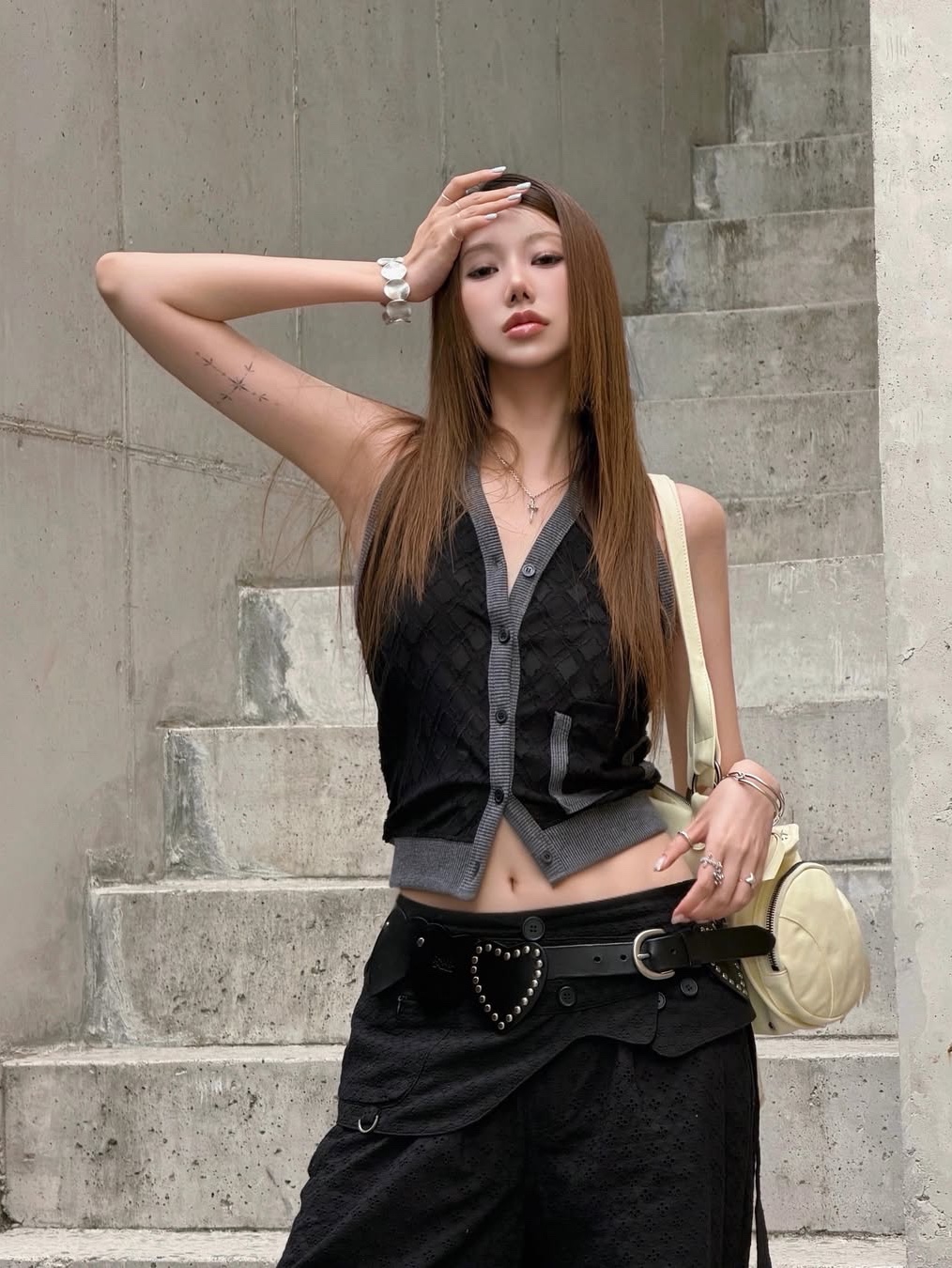 SOMSOC Argyle Jacquard Halterneck Vest Black 착용 스타일 - 1