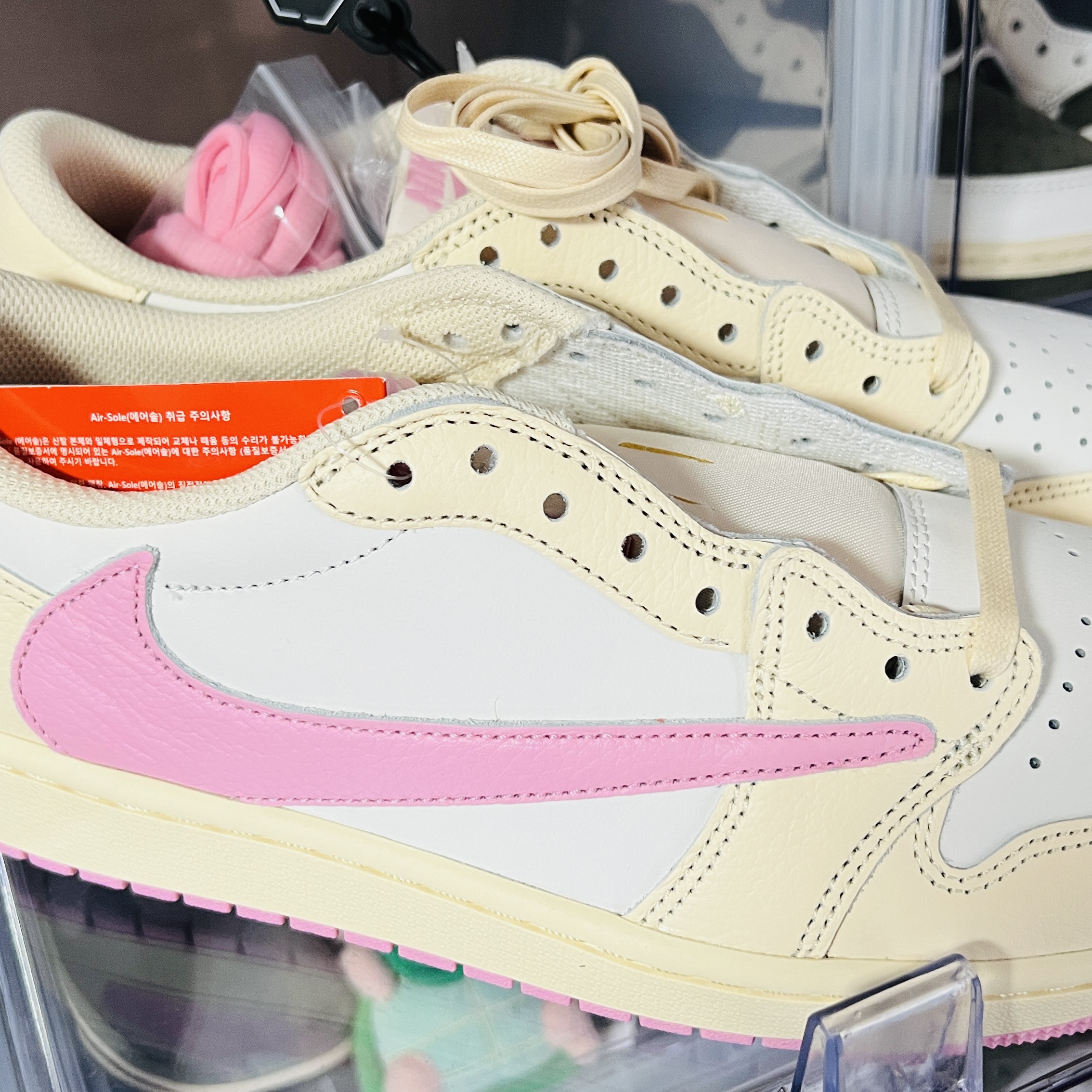 Jordan 1 x Travis Scott Retro Low OG SP Muslin Shy Pink 착용 스타일 - 1