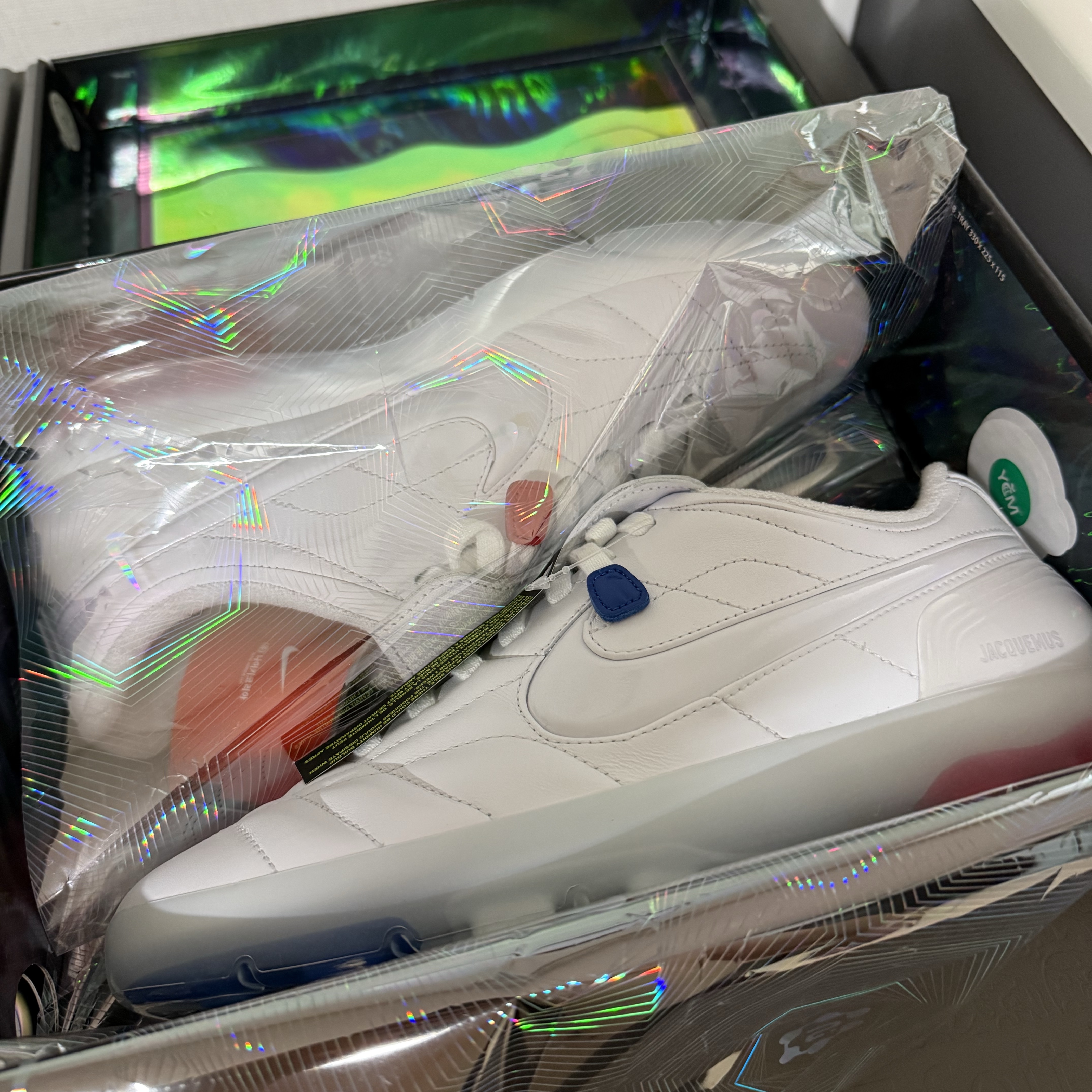 Nike x Jacquemus Cryoshot Tiempo R10 White and Sport Royal 착용 스타일 - 1