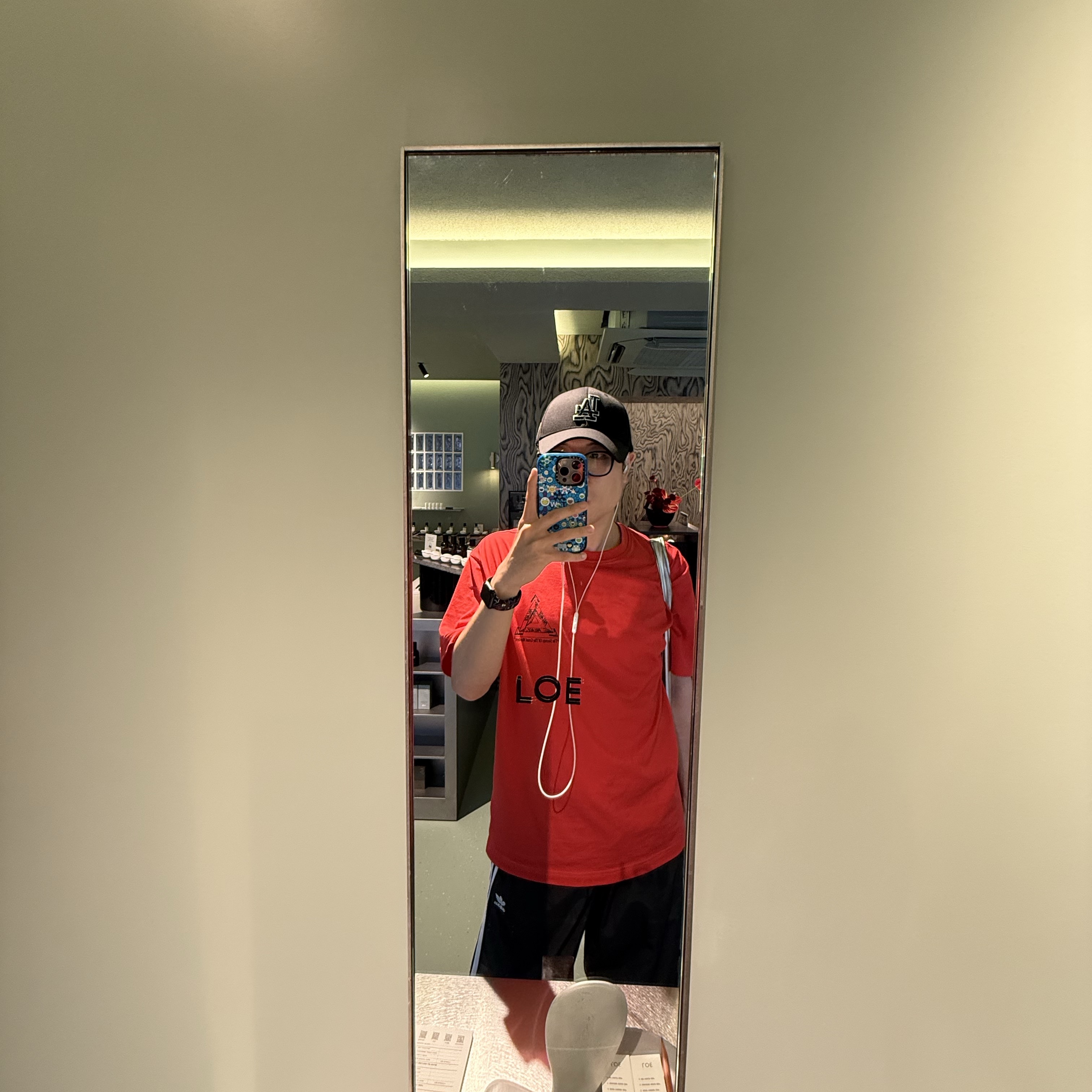 Palace Grand Master T-Shirt Truest Red - 25FW, NOMANUAL In-Ear Headphones 착용 스타일 - 1