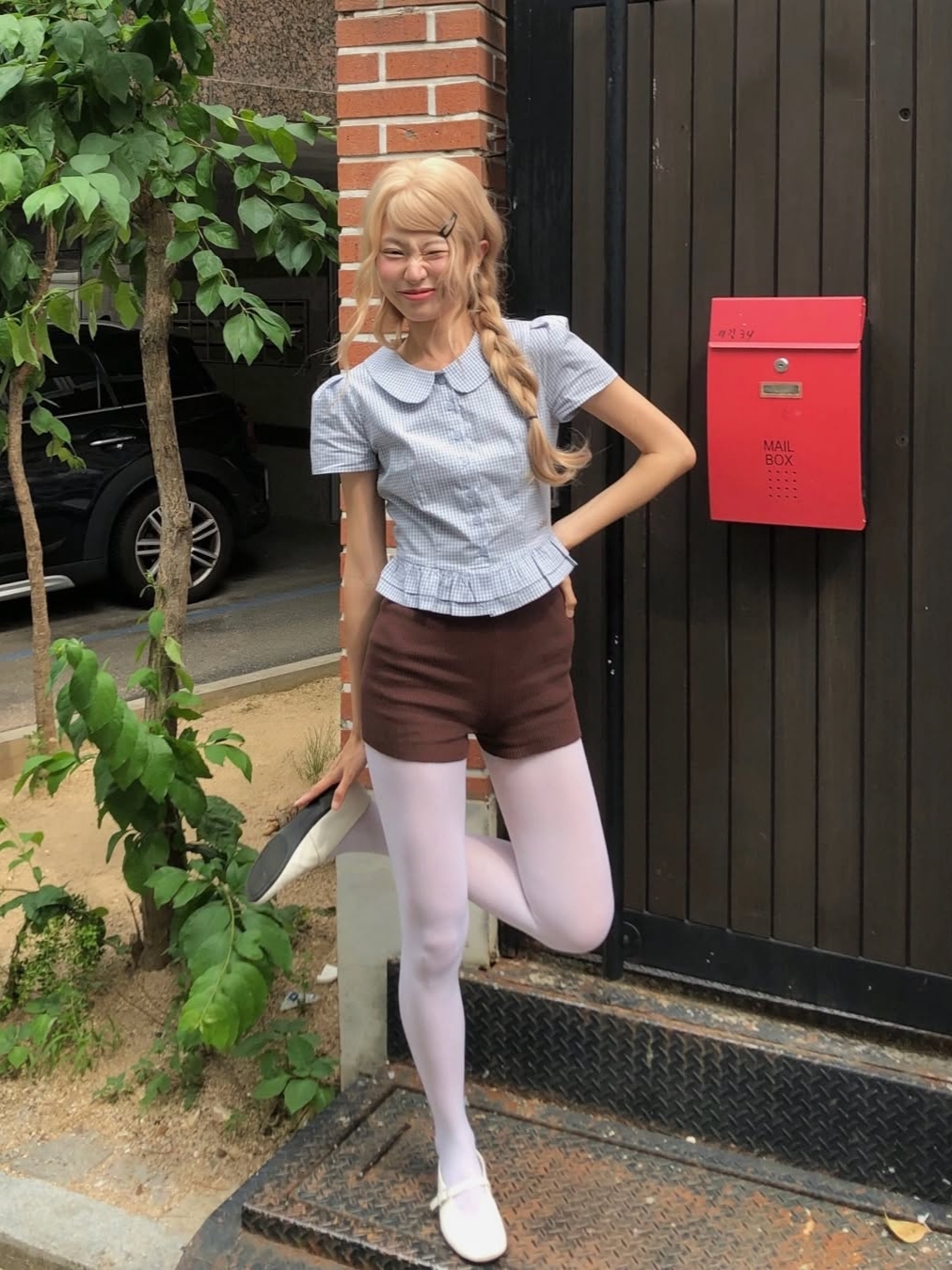 Rosefrantz Puff Sleeve Peplum Check Blouse [Sky Blue] 착용 스타일 - 1