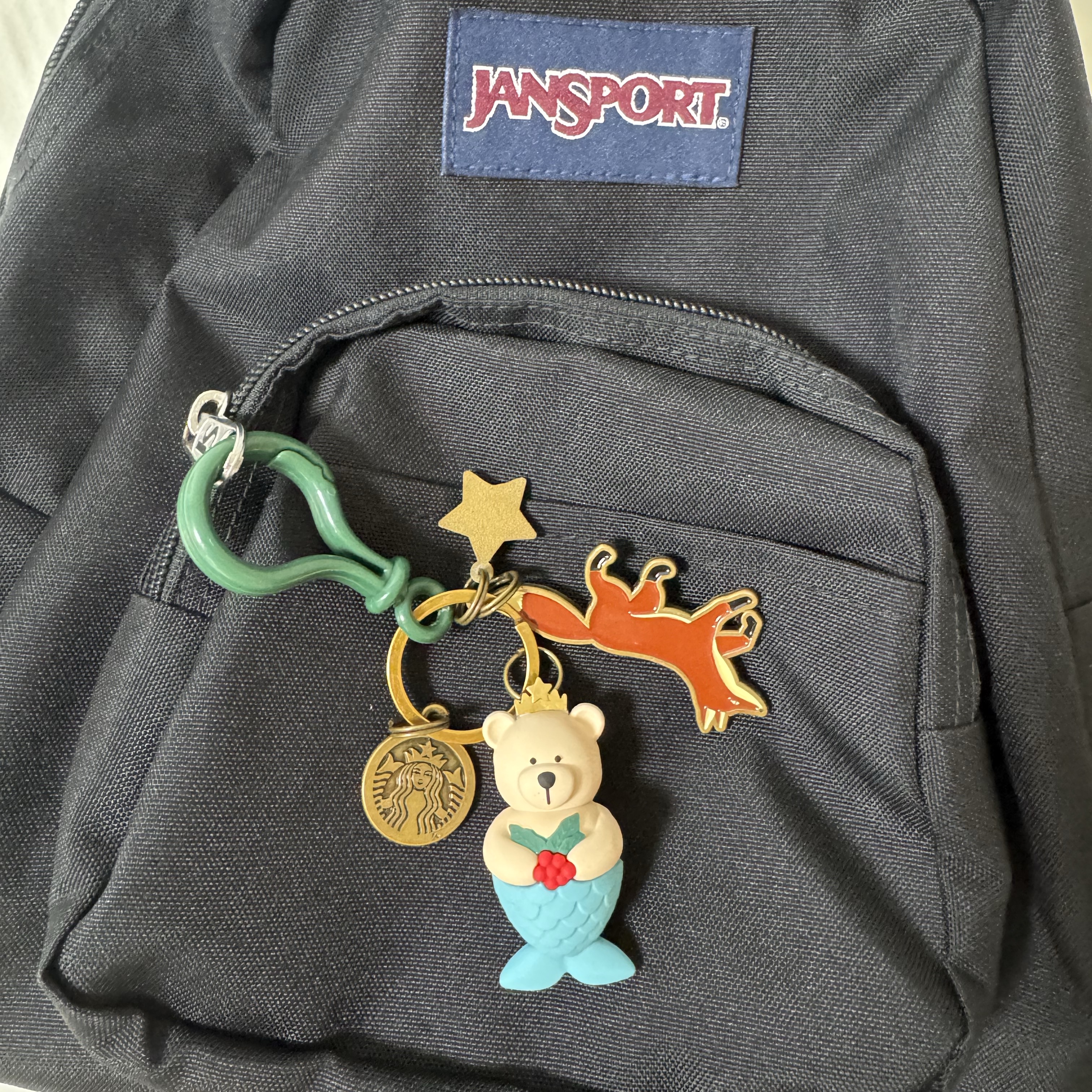 Starbucks 24 Anniversary Bearista Keychain 착용 스타일
