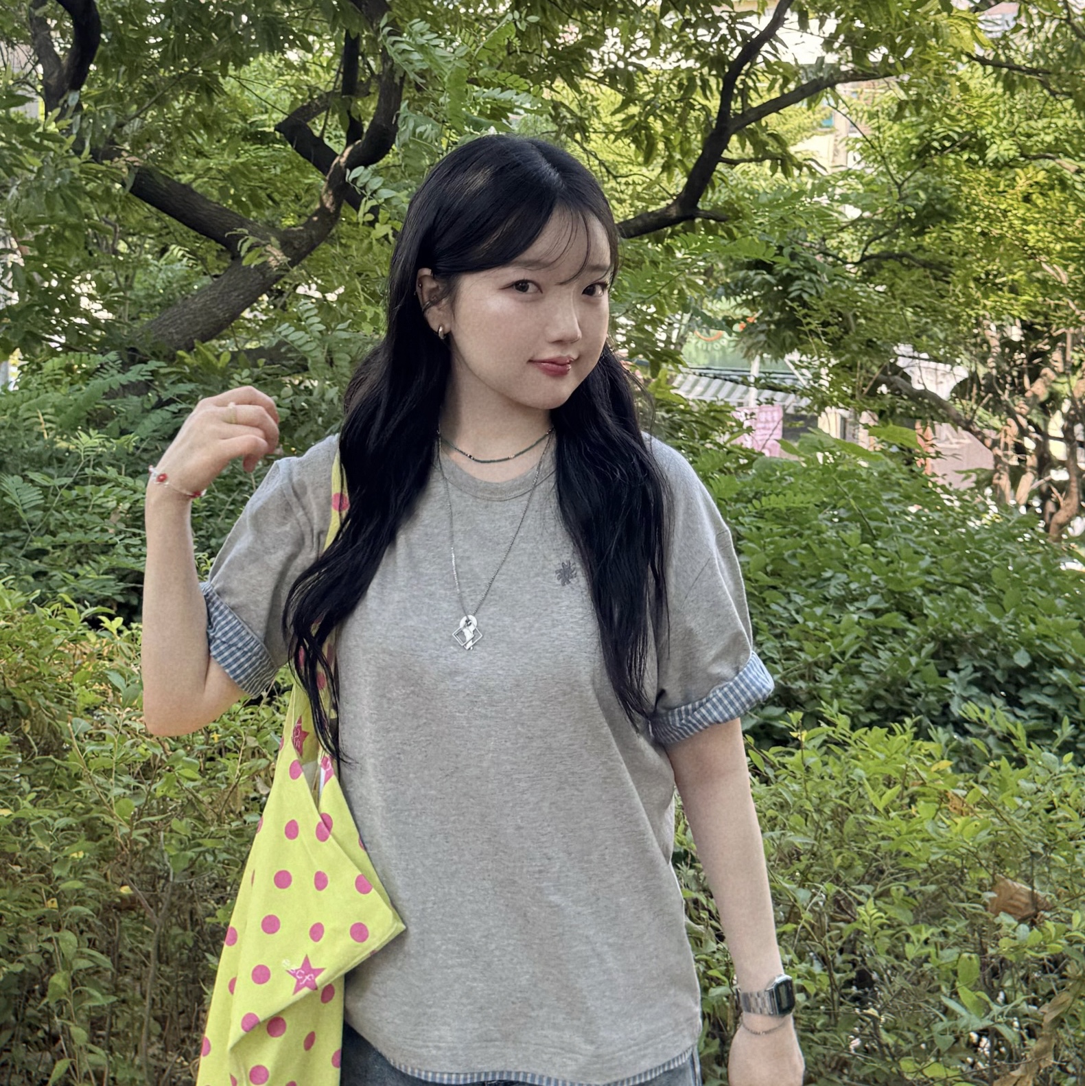 SLOW RECORD HOUSE Layered Check Roll-Up T-Shirt Grey 착용 스타일 - 1