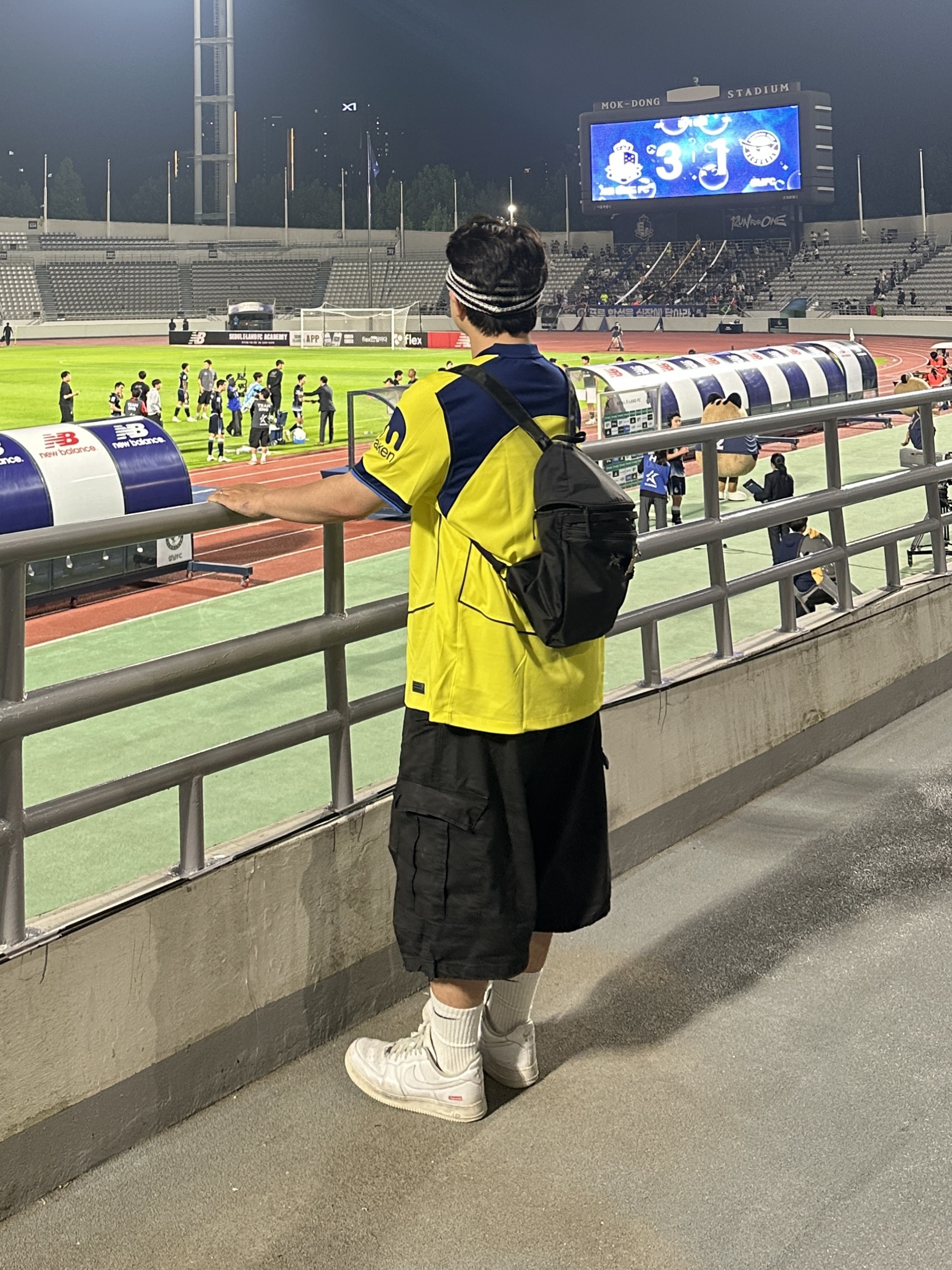 Nike Tottenham Hotspur 2025/26 Stadium 3rd Dri-FIT Total 90 Replica Jersey Dynamic Yellow Blue Void Pacific Blue (Non Marking Ver.) 착용 스타일 - 2