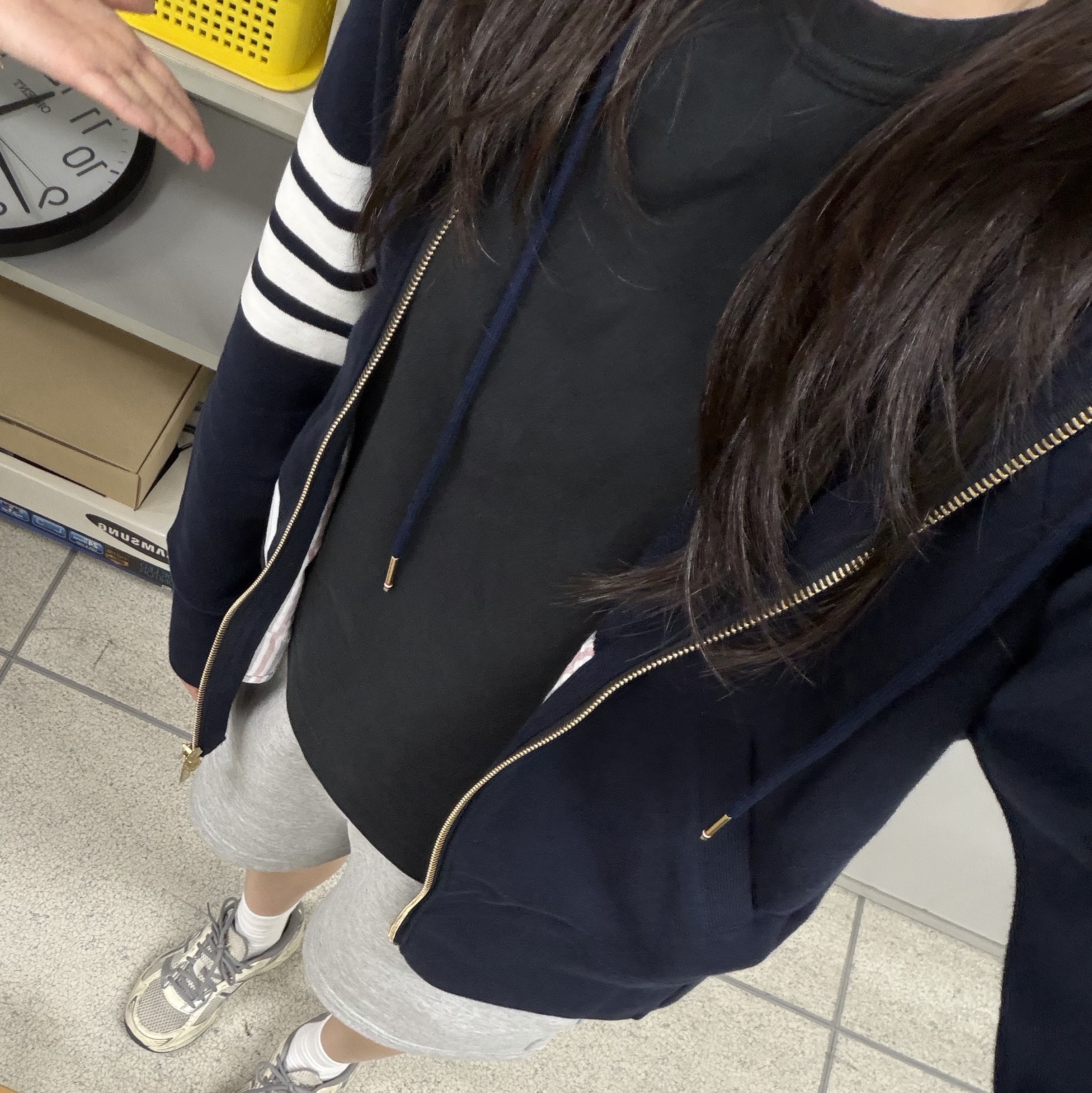 Thom Browne Engineered 4-Bar Zip Hoodie Navy 착용 스타일