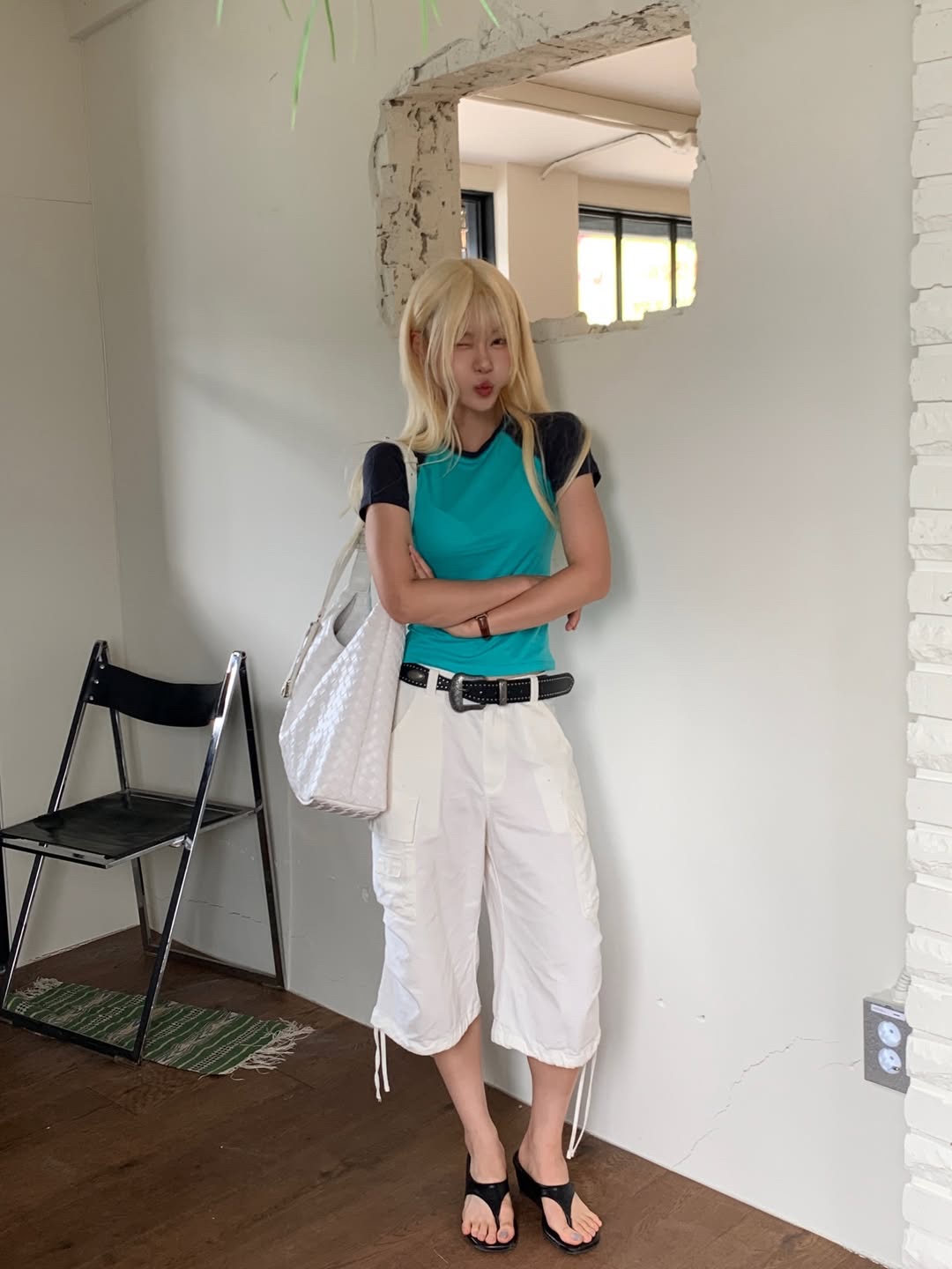 SOMSOC Bonnie Raglan Back Cut-Out T-Shirt Jade 착용 스타일