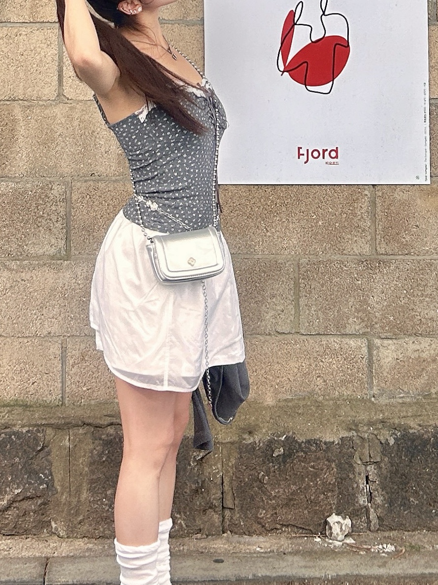 Heeari Women Poppy Chain Mini Bag Silver 착용 스타일 - 5