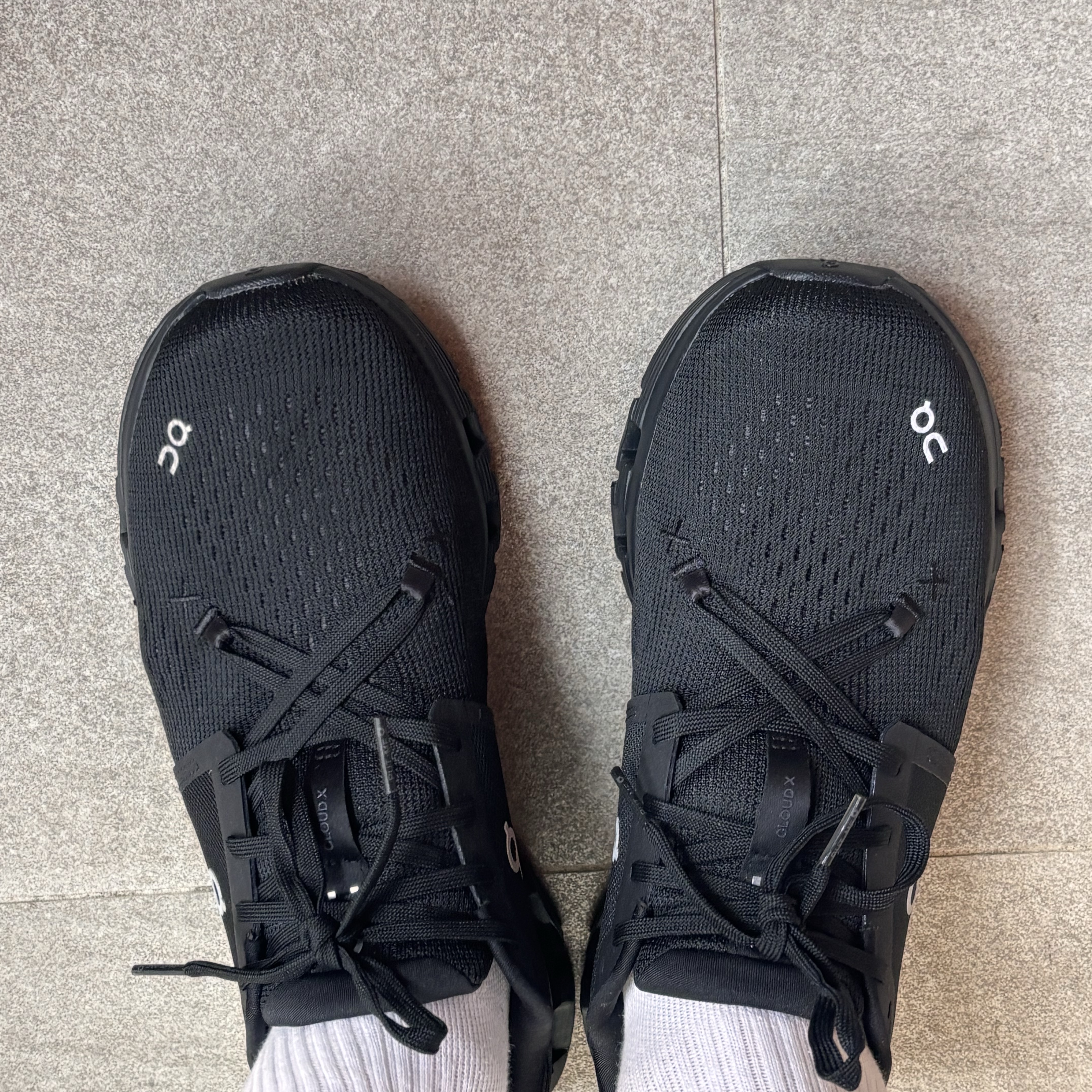 On Running Cloud X 4 Black Eclipse 착용 스타일 - 4