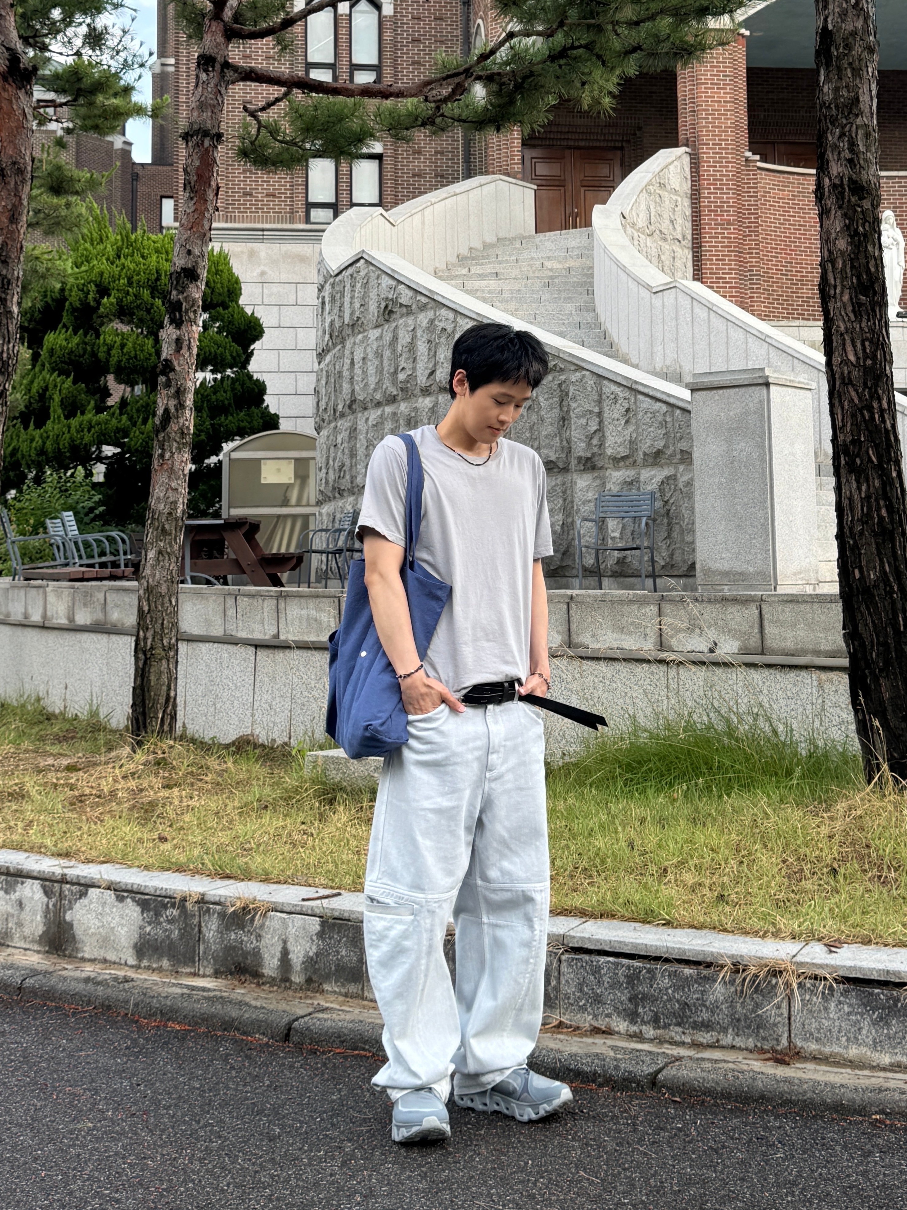 On Running x Post Archive Faction (Paf) Cloudmonster Hyper Phantom Apollo 착용 스타일 - 1