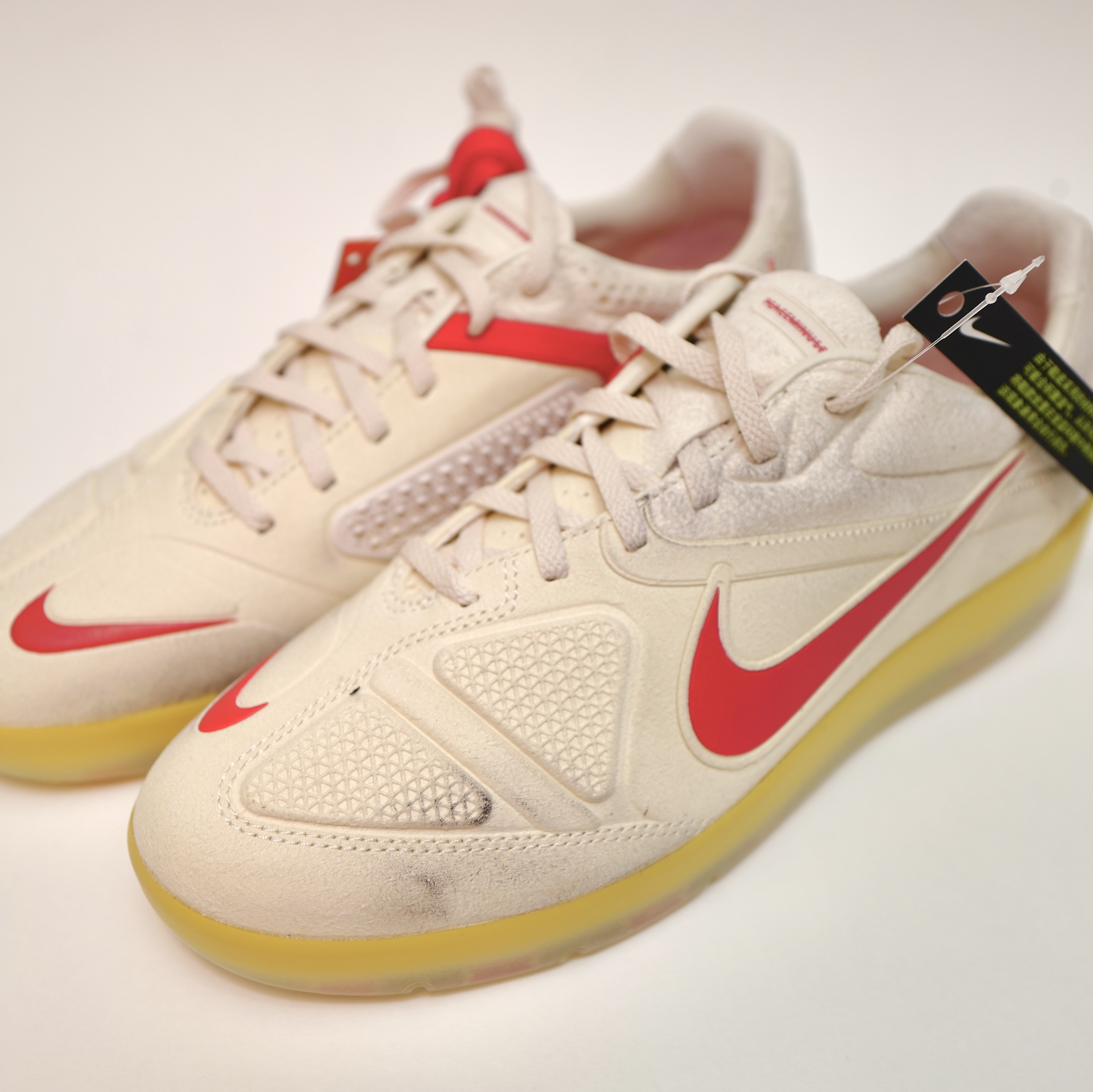 Nike x Peaceminusone Cryoshot CTR360 Natural and University Red 착용 스타일 - 2