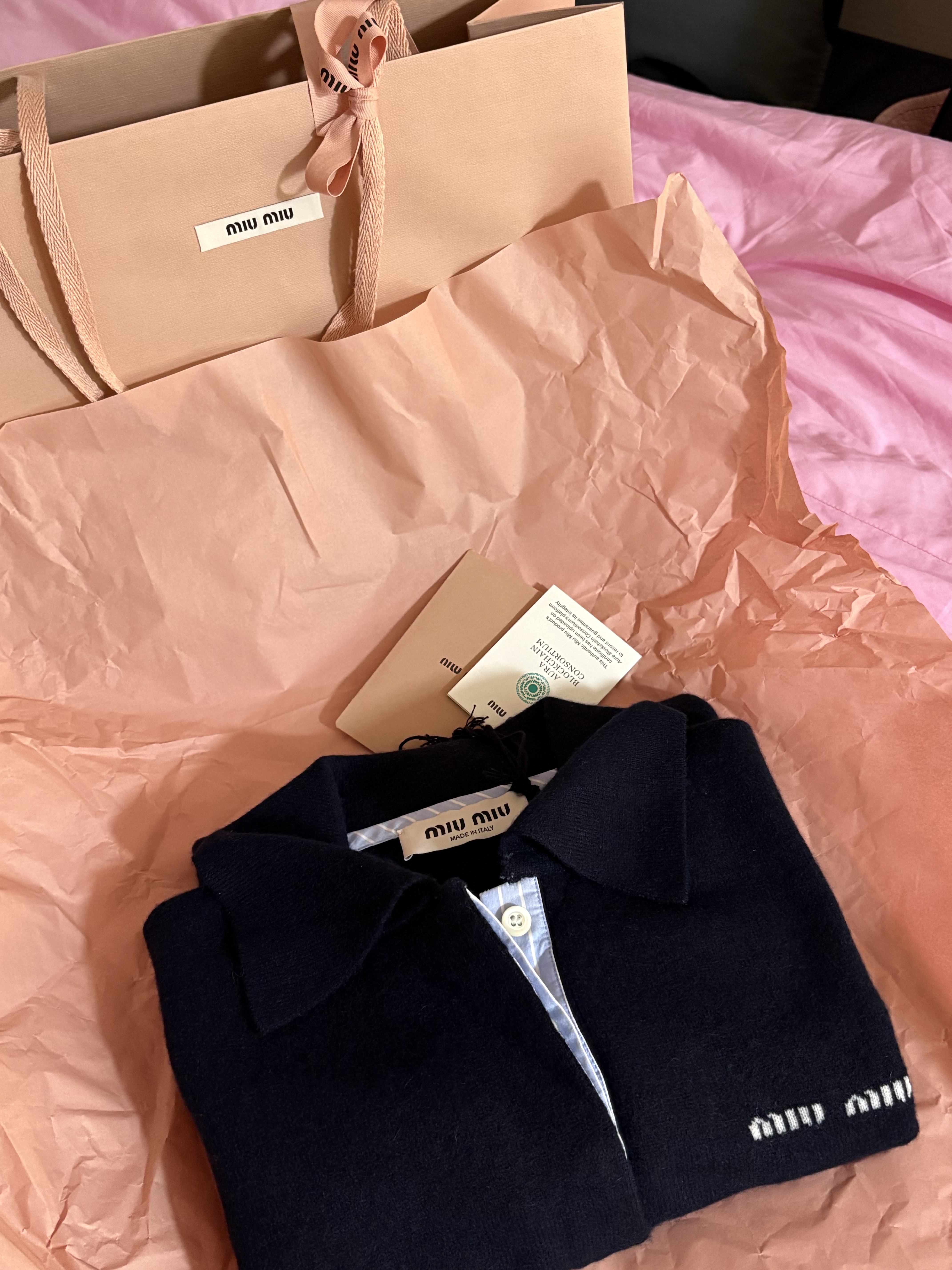 (W) Miu Miu Cashmere Polo Sweater Navy 착용 스타일