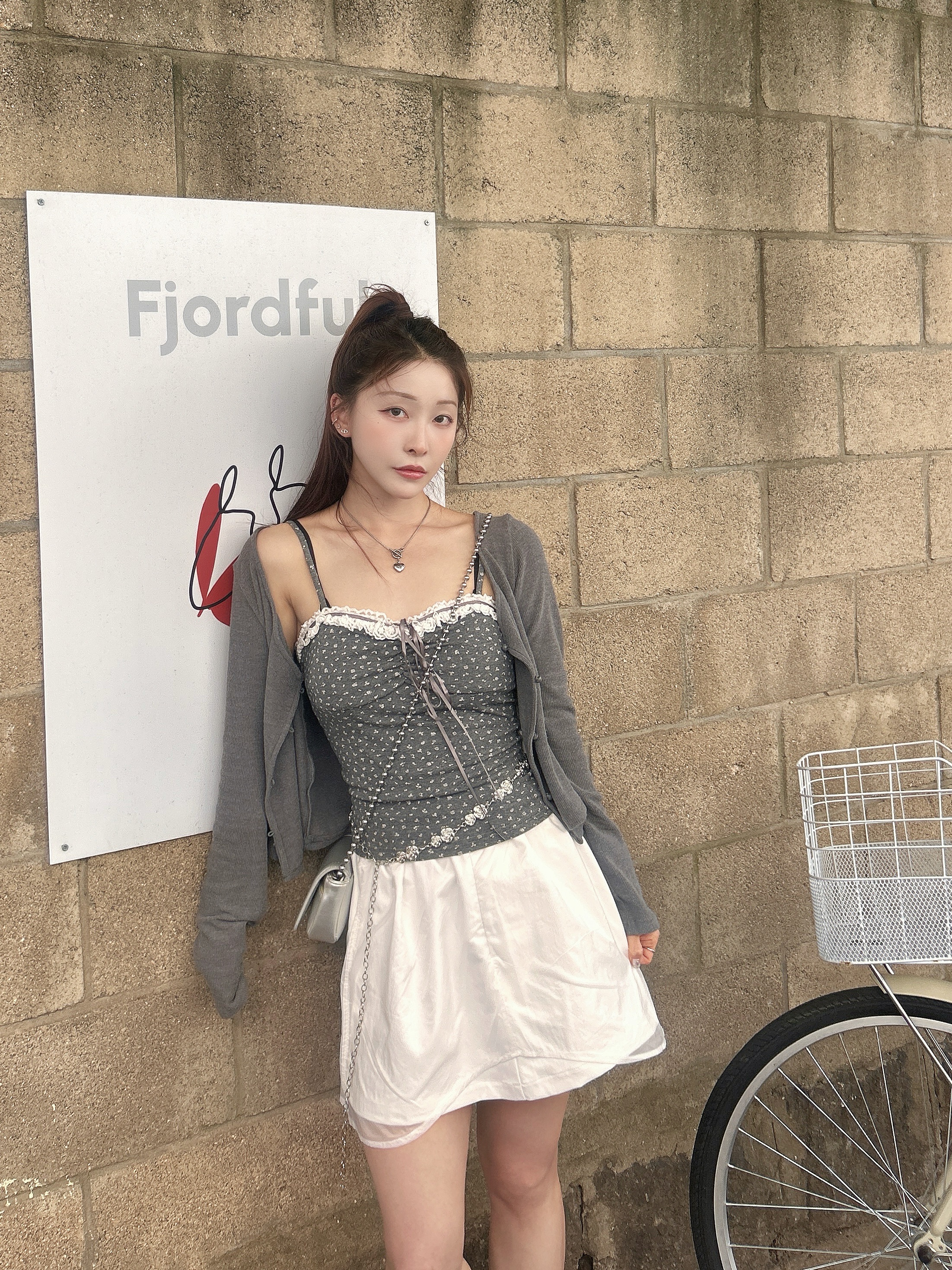 Heeari Women Poppy Chain Mini Bag Silver 착용 스타일 - 2