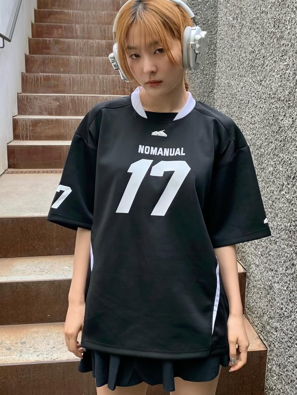 NOMANUAL 17 Mesh Block Football Jersey Black, Apple AirPods Max Lightning Silver (Korean Ver.) 착용 스타일