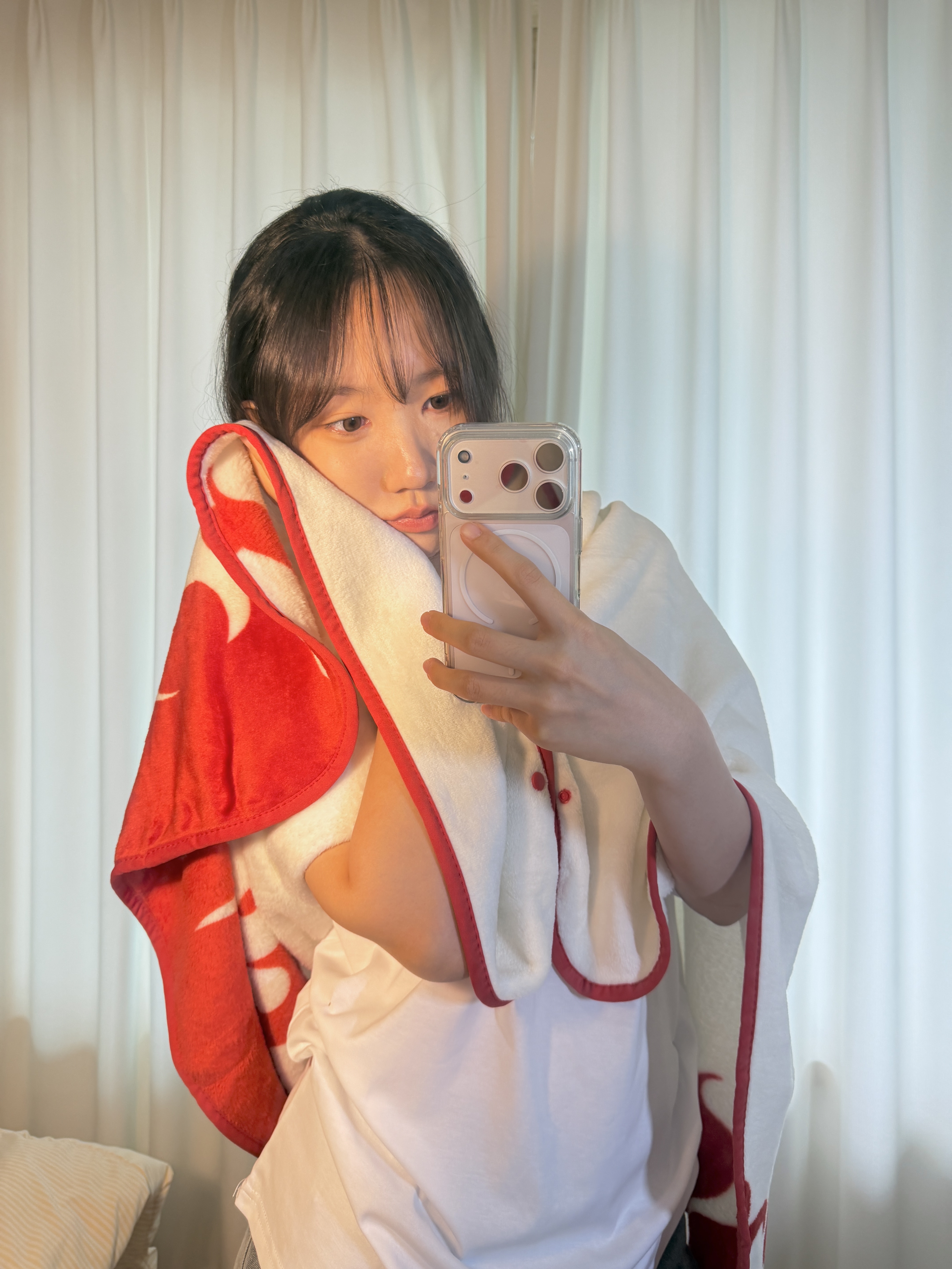 Spao x Naruto Hooded Blanket White 착용 스타일 - 4