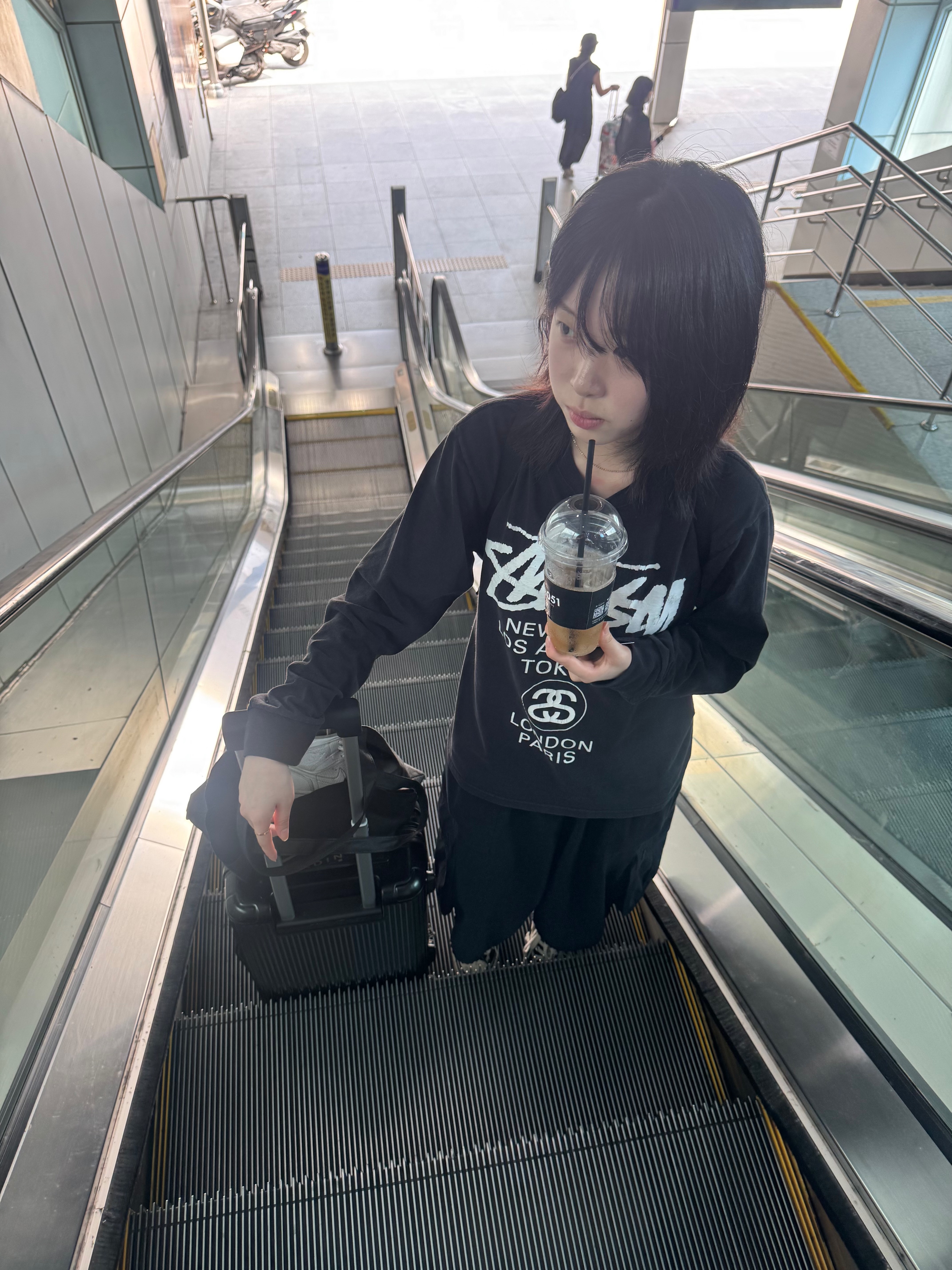 Stussy World Tour LS T-Shirt Black 착용 스타일 - 1