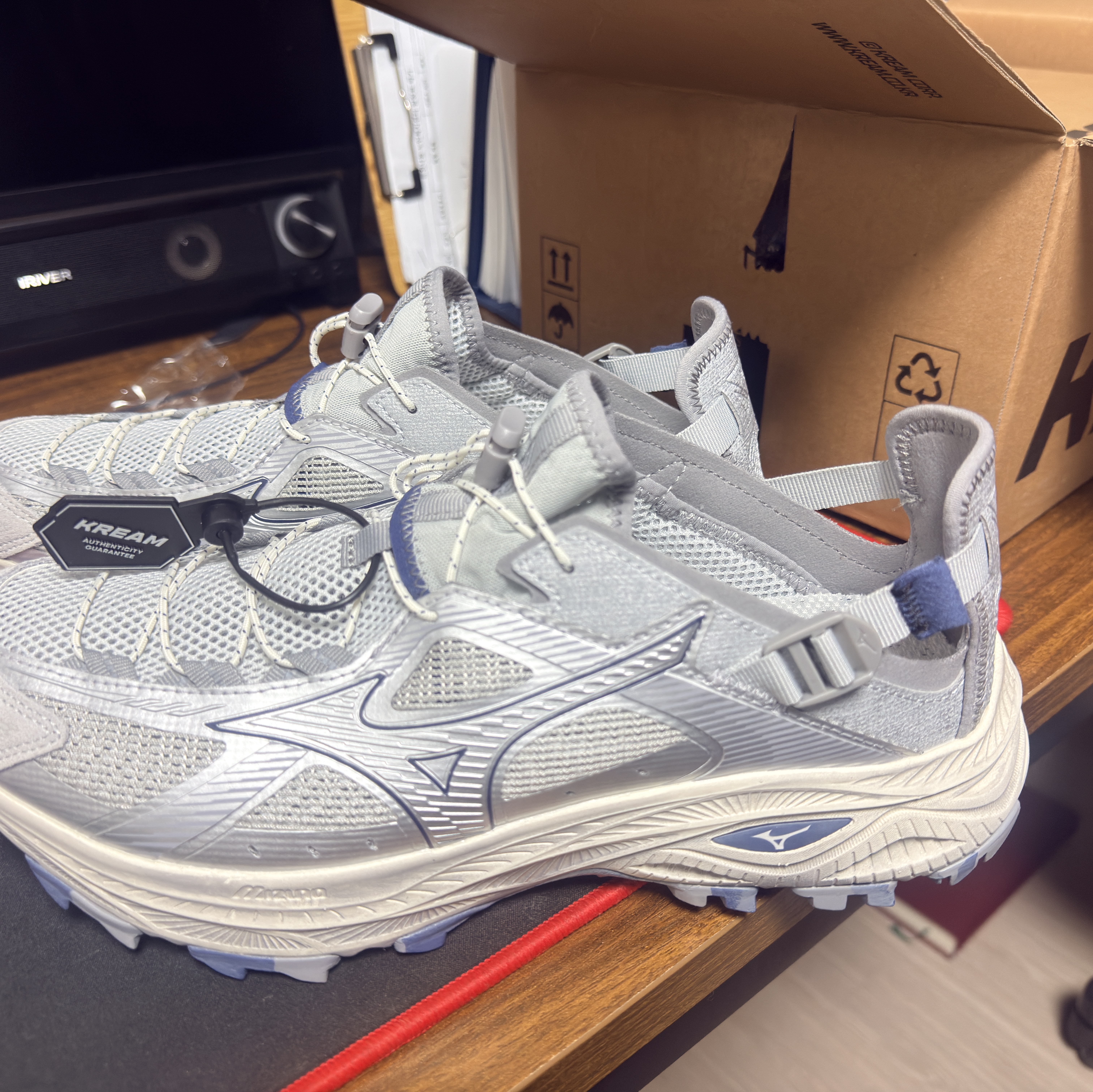 Mizuno Racer Trail SE V2 Silver Grey 착용 스타일
