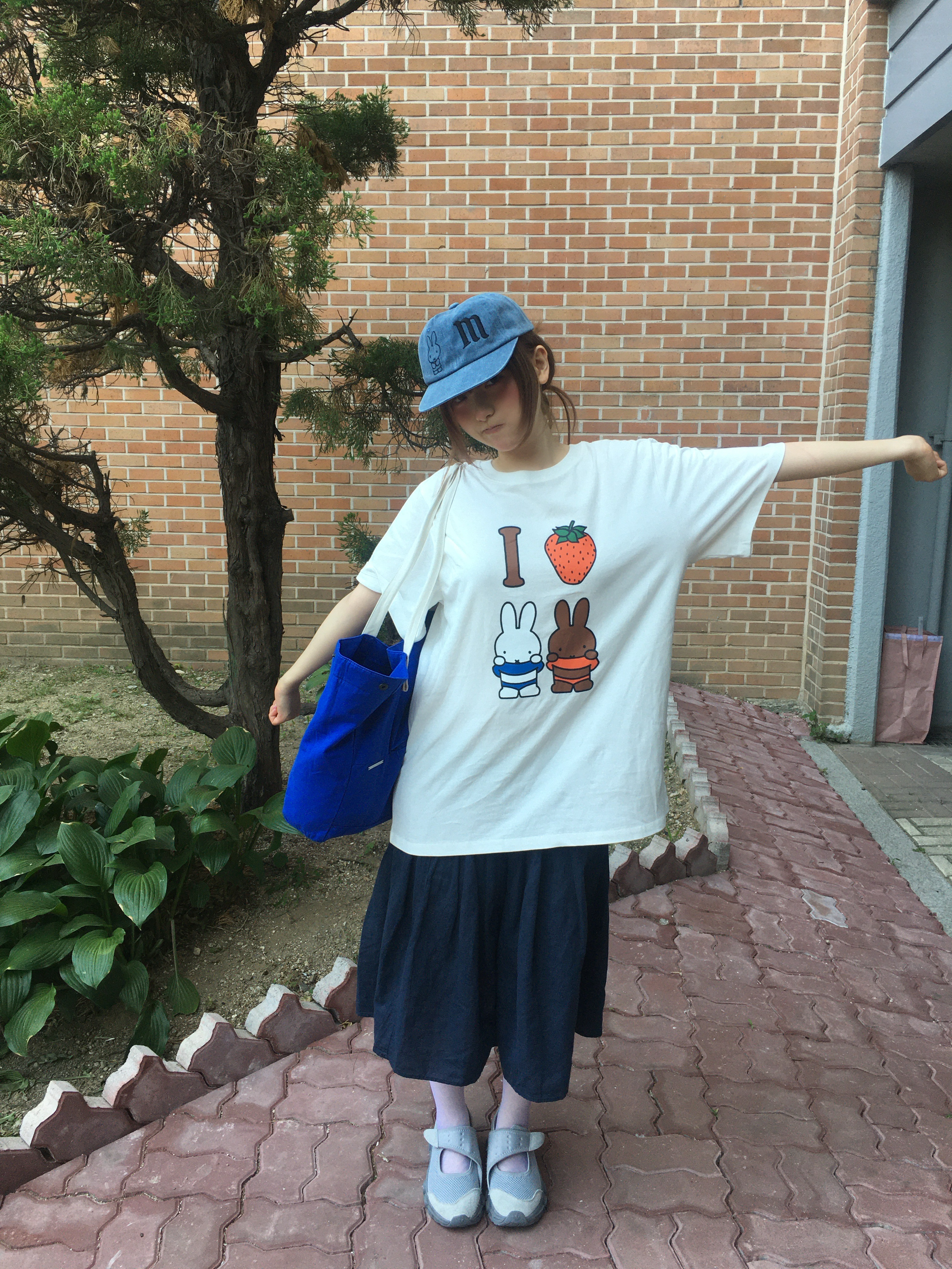 MILLO WOMEN x miffy I Love Miffy T-Shirt Ivory, MILLO WOMEN x miffy Miffy Signature Cap Vintage Blue 착용 스타일 - 10