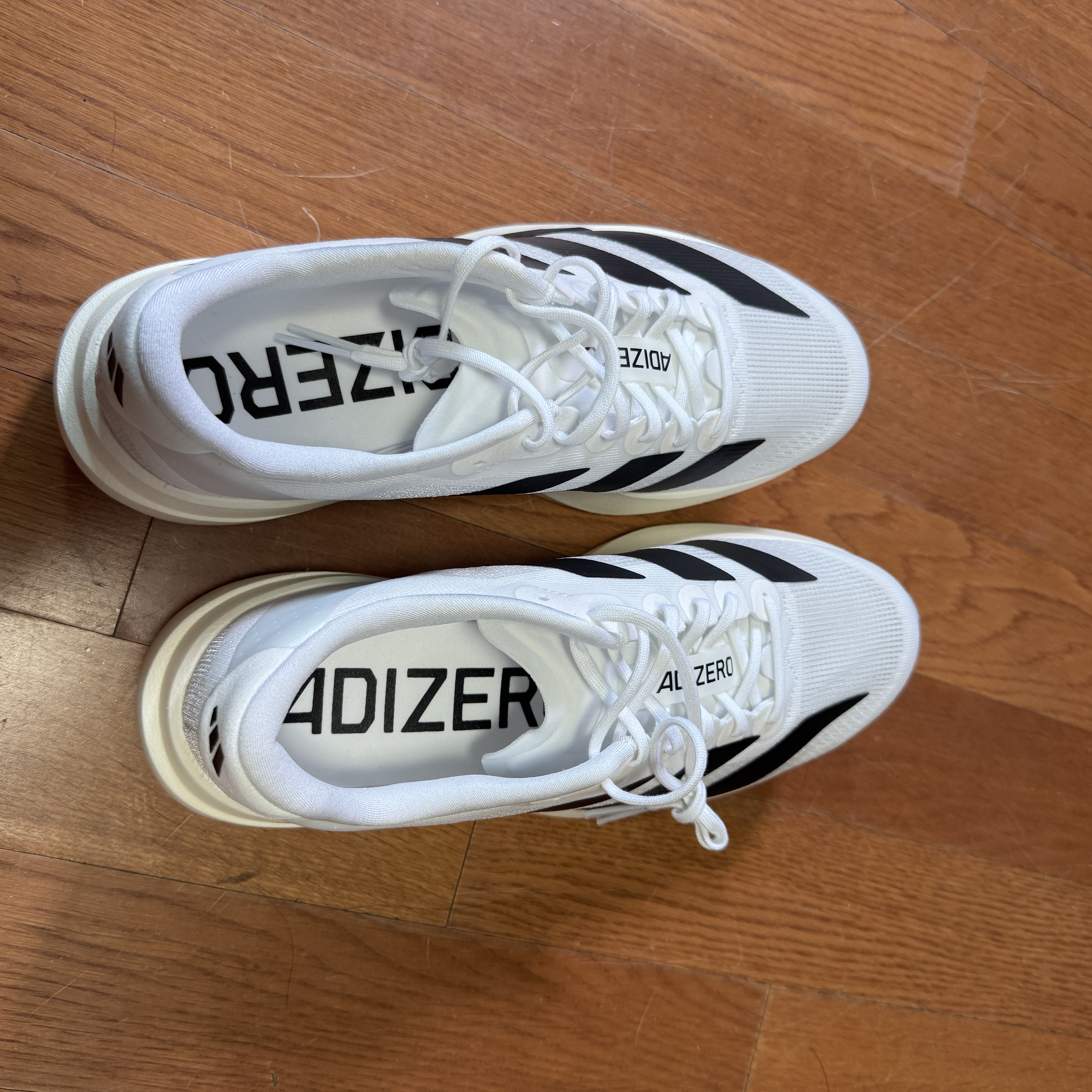 Adidas Adizero EVO SL Cloud White Core Black 착용 스타일