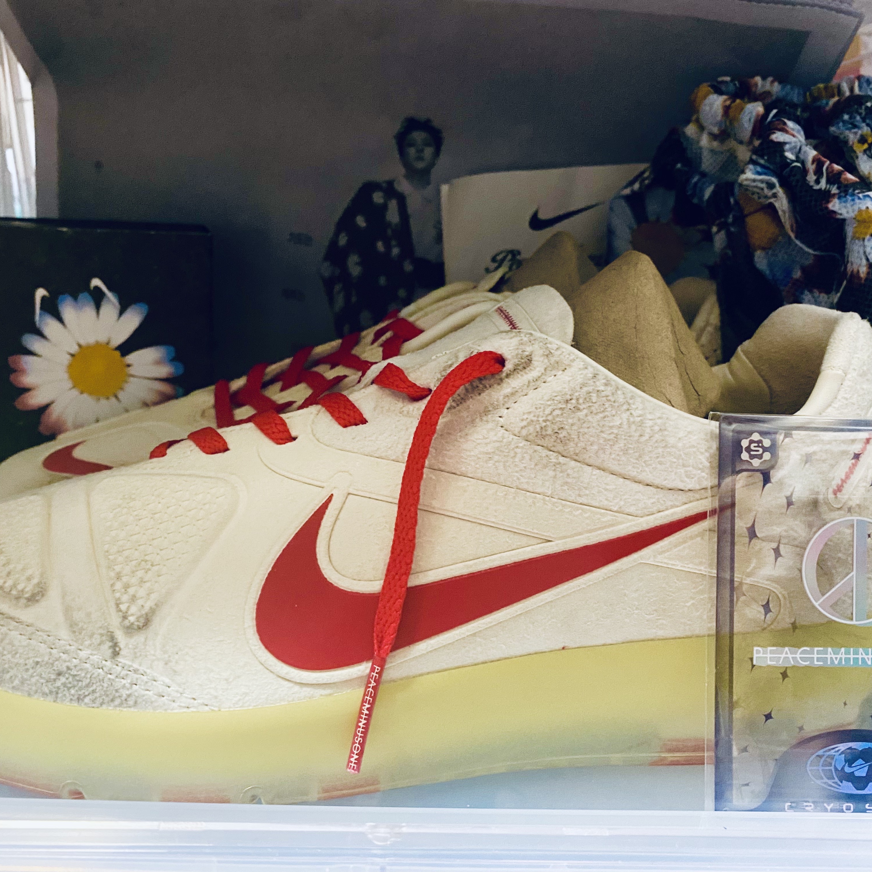 Nike x Peaceminusone Cryoshot CTR360 Natural and University Red, Nike x Peaceminusone Air Force 1 Low Para-Noise 3.0 Black and Multicolor 착용 스타일 - 4