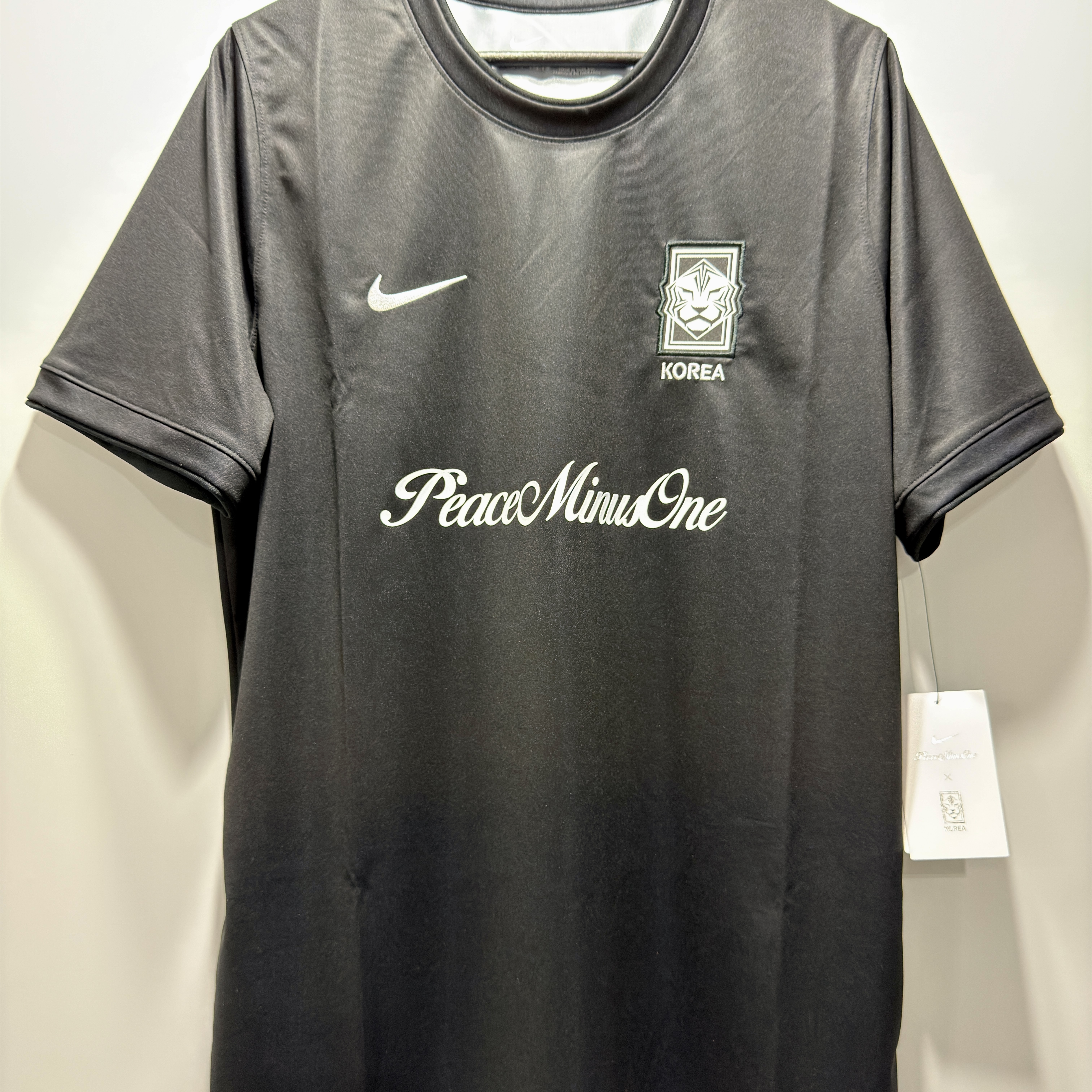 Nike x Peaceminusone Korea Academy Pro Short-Sleeve Football Top Black White 착용 스타일 - 3