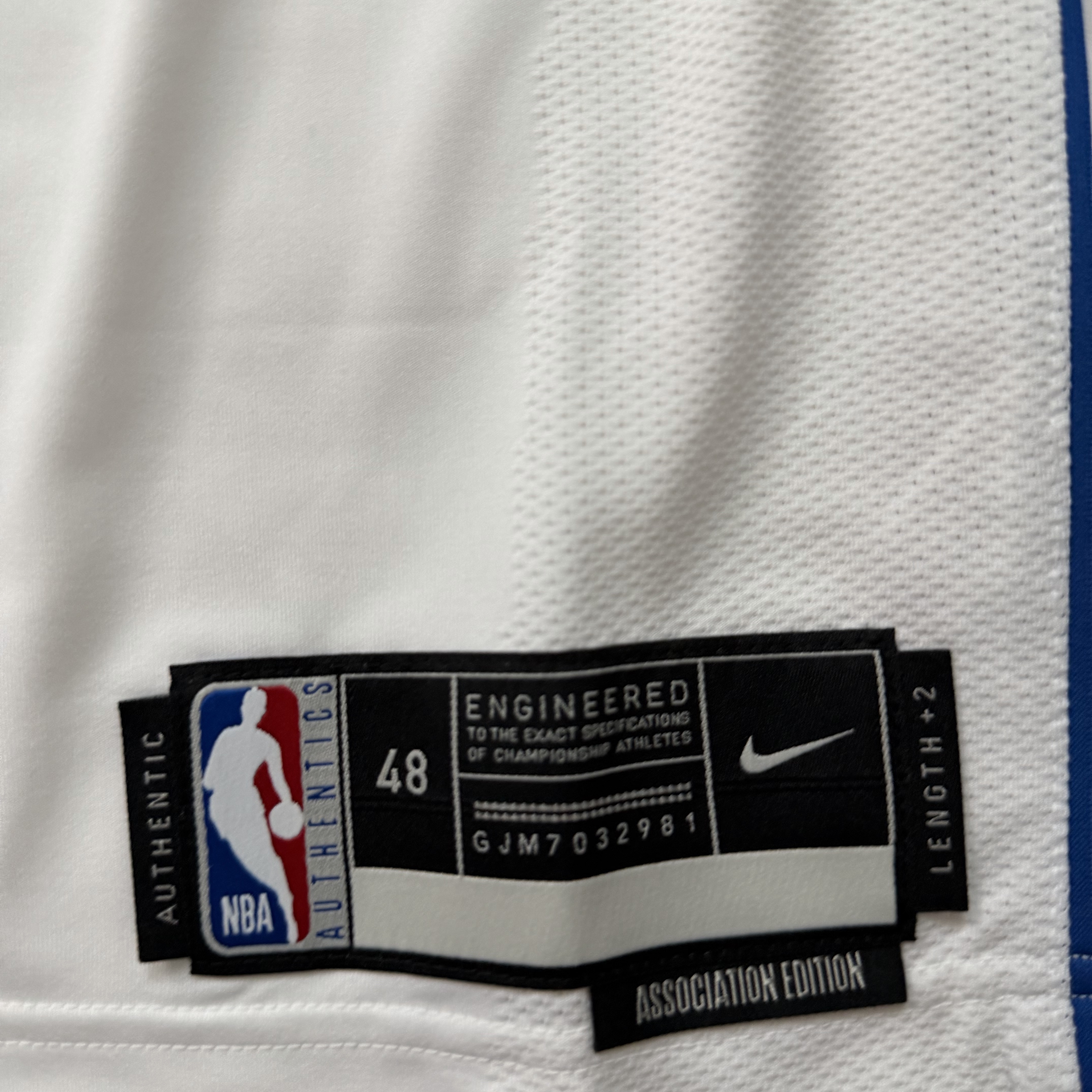 Nike Kyrie Irving Dallas Mavericks Icon Edition 2022/23 Dri-Fit NBA Swingman Jersey Game Royal 착용 스타일 - 4