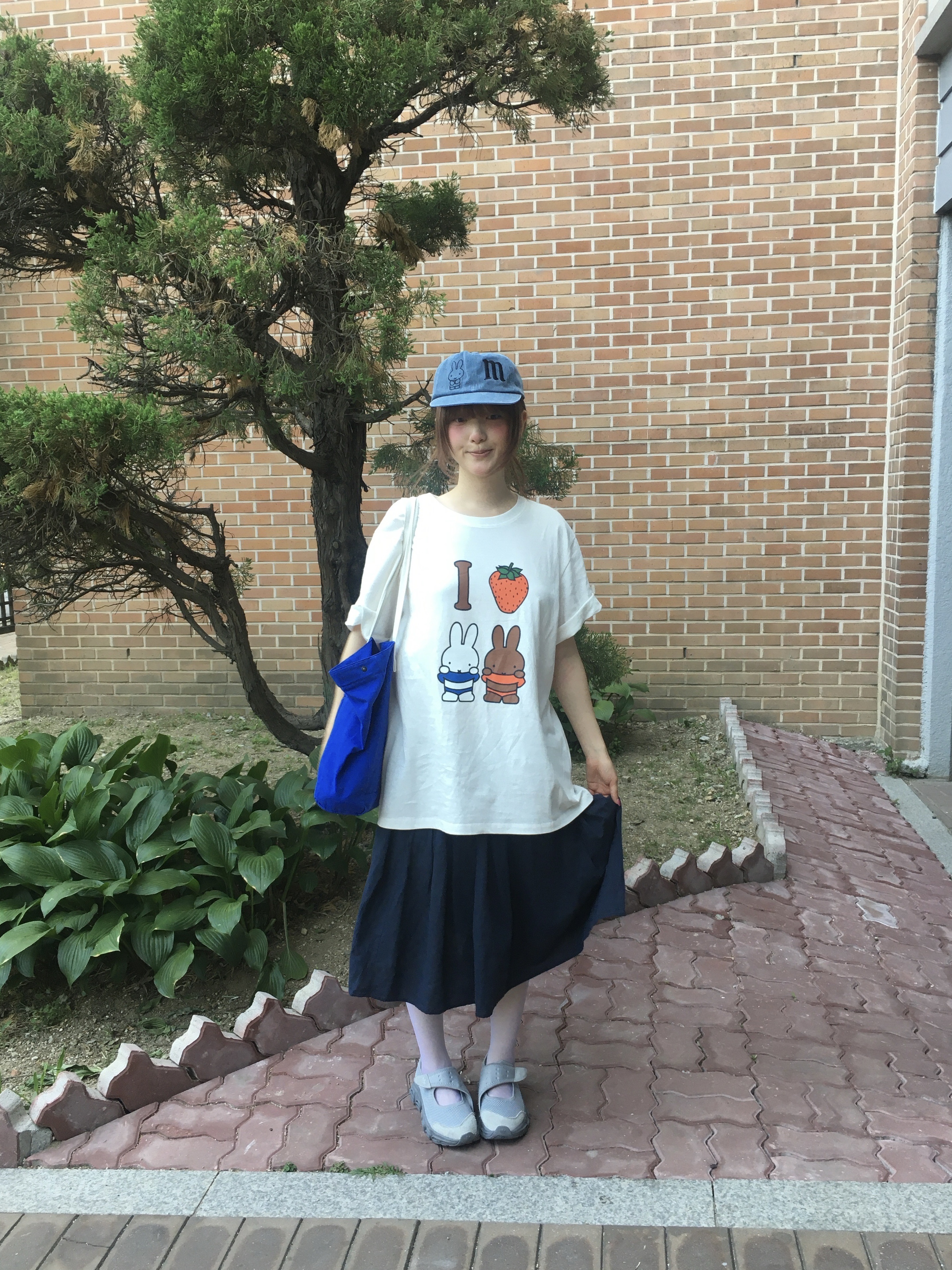 MILLO WOMEN x miffy I Love Miffy T-Shirt Ivory, MILLO WOMEN x miffy Miffy Signature Cap Vintage Blue 착용 스타일 - 8