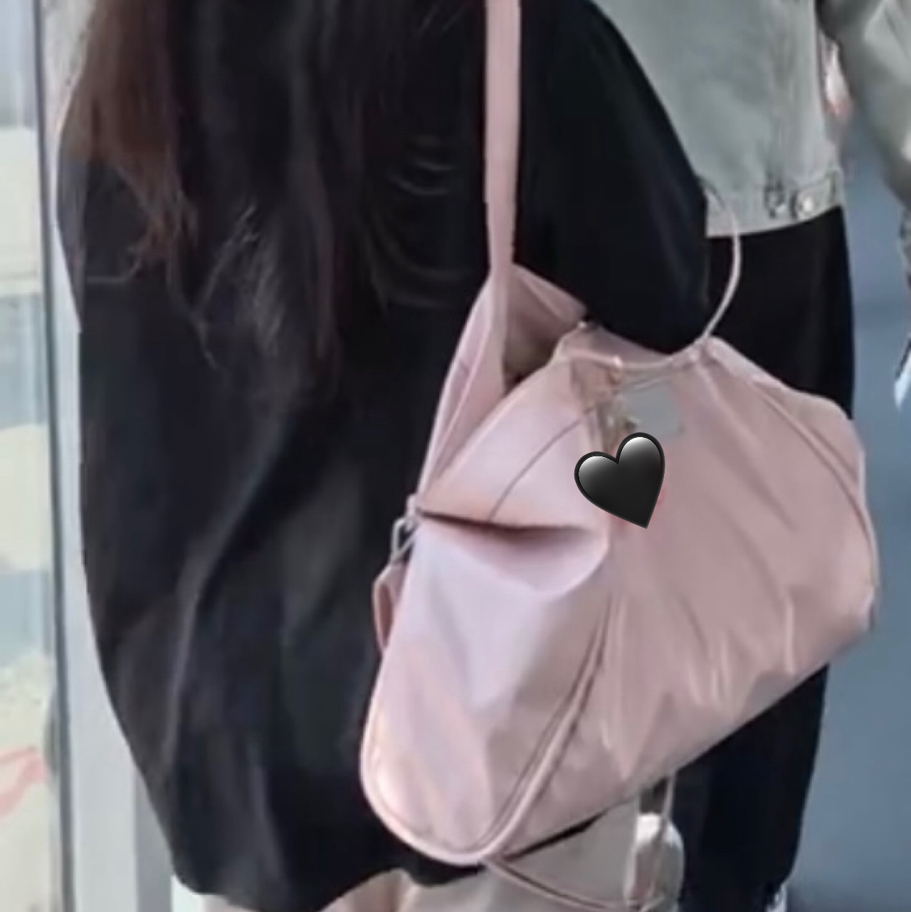 Matin Kim Big Coating Tote Bag Pink 착용 스타일