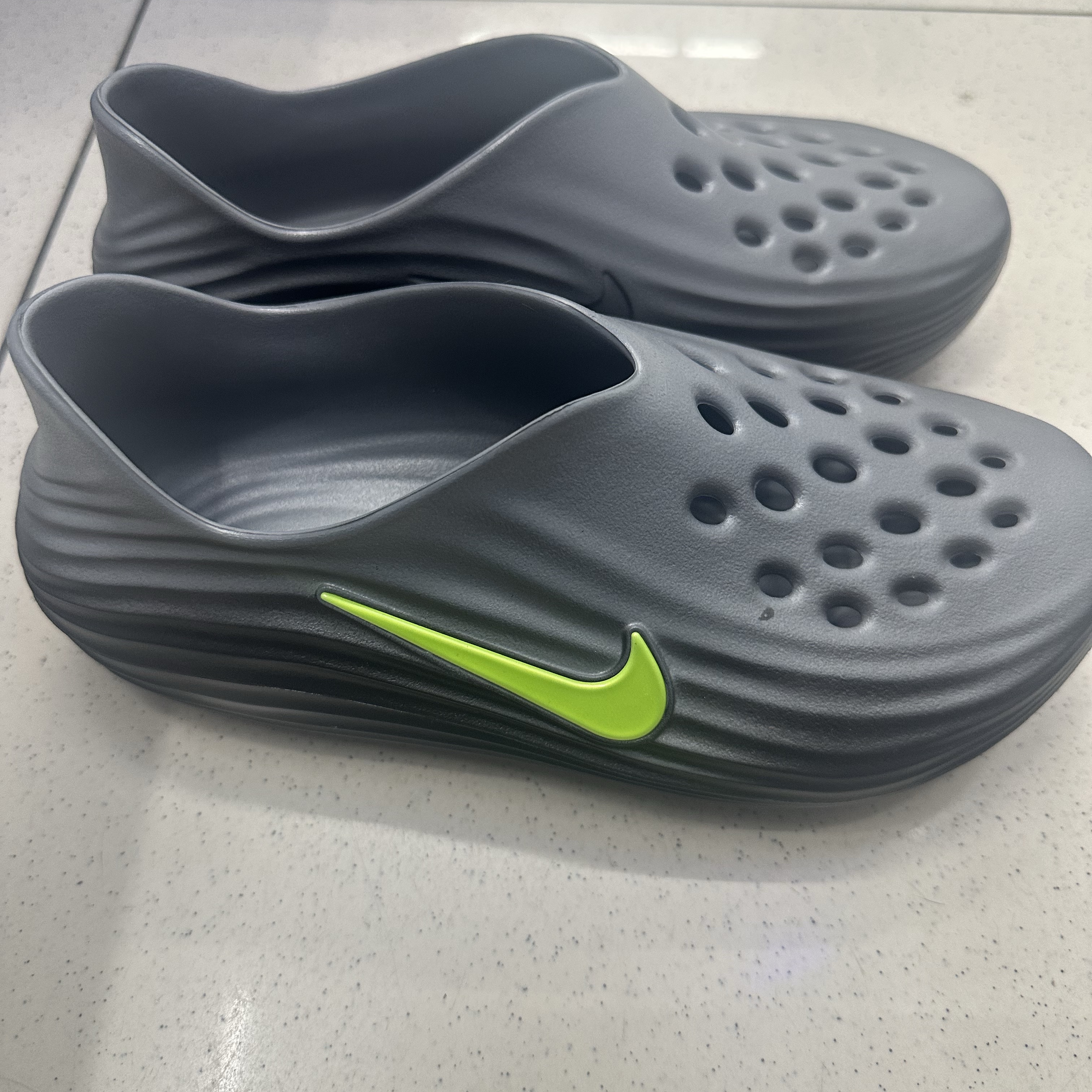 Nike ReactX Rejuven8 Black Cool Grey 착용 스타일