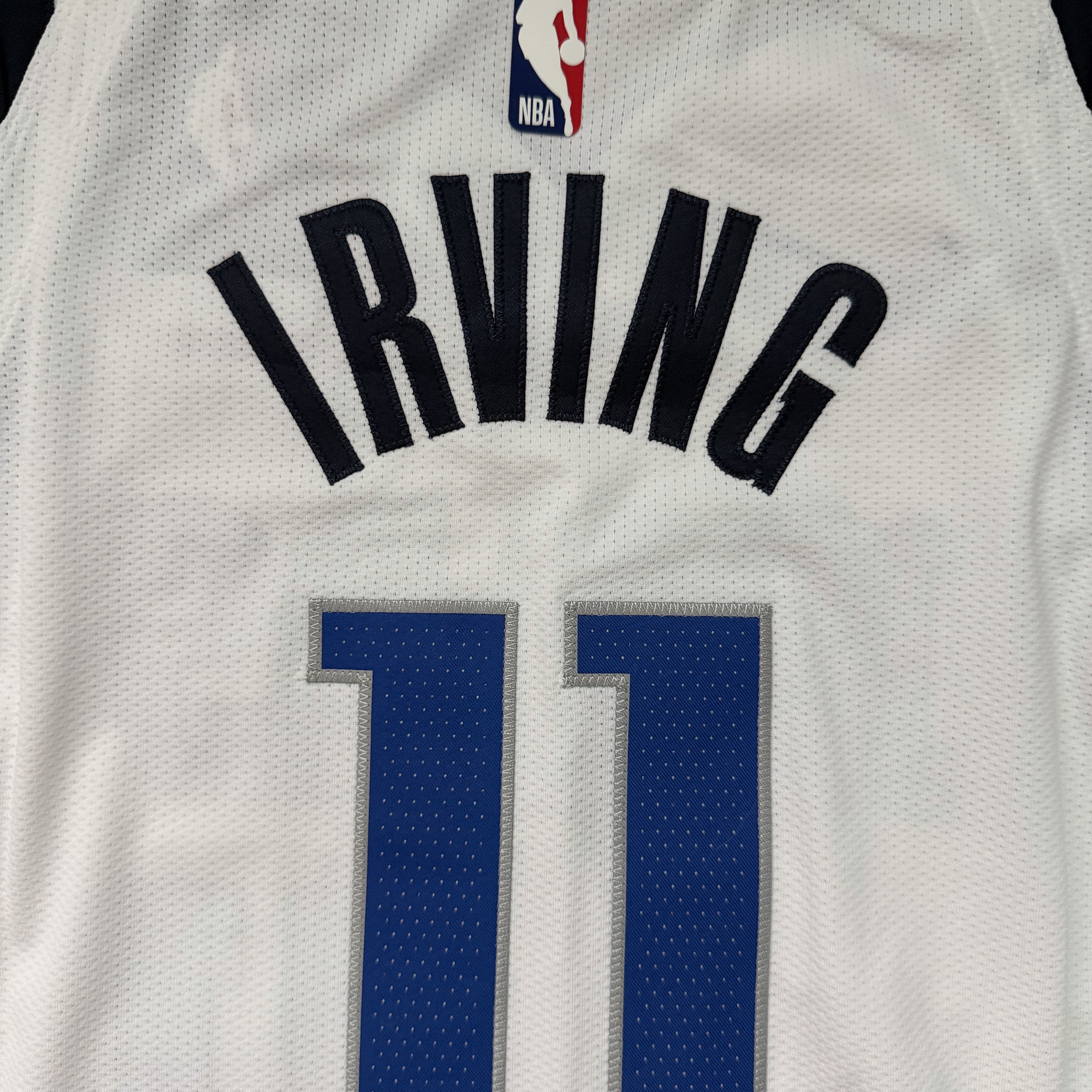 Nike Kyrie Irving Dallas Mavericks Icon Edition 2022/23 Dri-Fit NBA Swingman Jersey Game Royal 착용 스타일 - 5