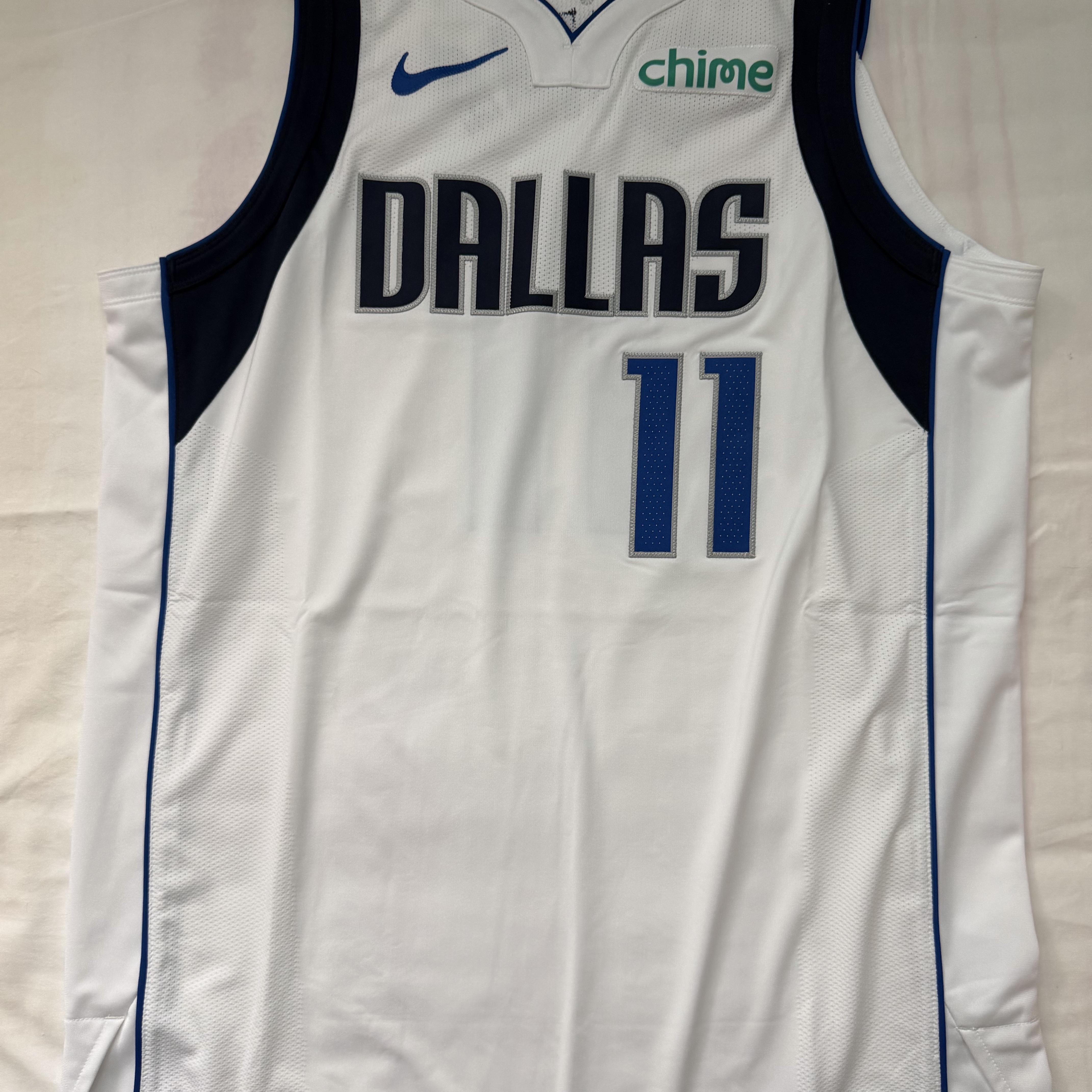 Nike Kyrie Irving Dallas Mavericks Icon Edition 2022/23 Dri-Fit NBA Swingman Jersey Game Royal 착용 스타일 - 1