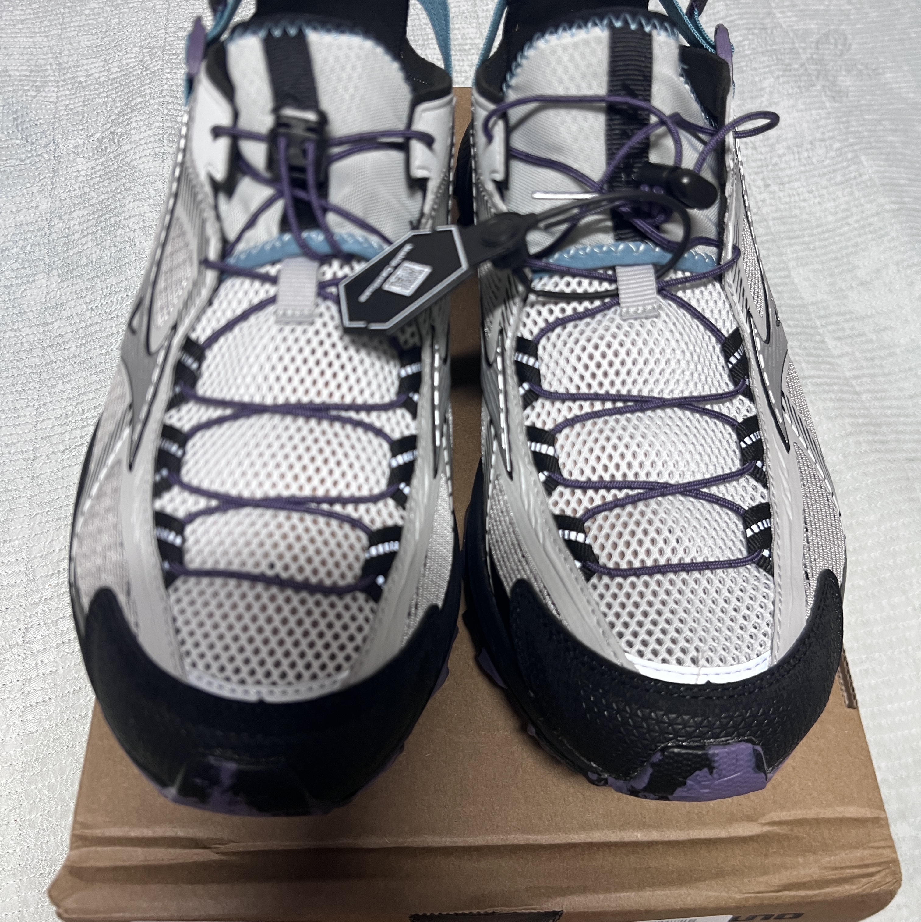 Mizuno Racer Trail SE V2 Gorpcore Silver Black 착용 스타일