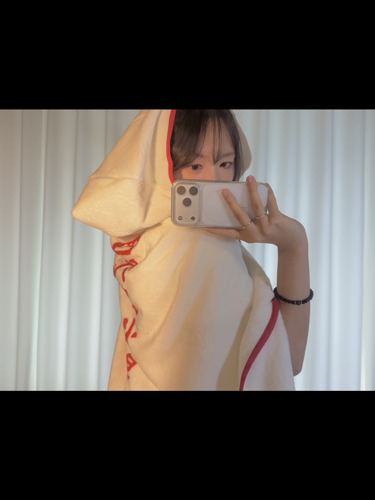 Spao x Naruto Hooded Blanket White 착용 스타일 - 1
