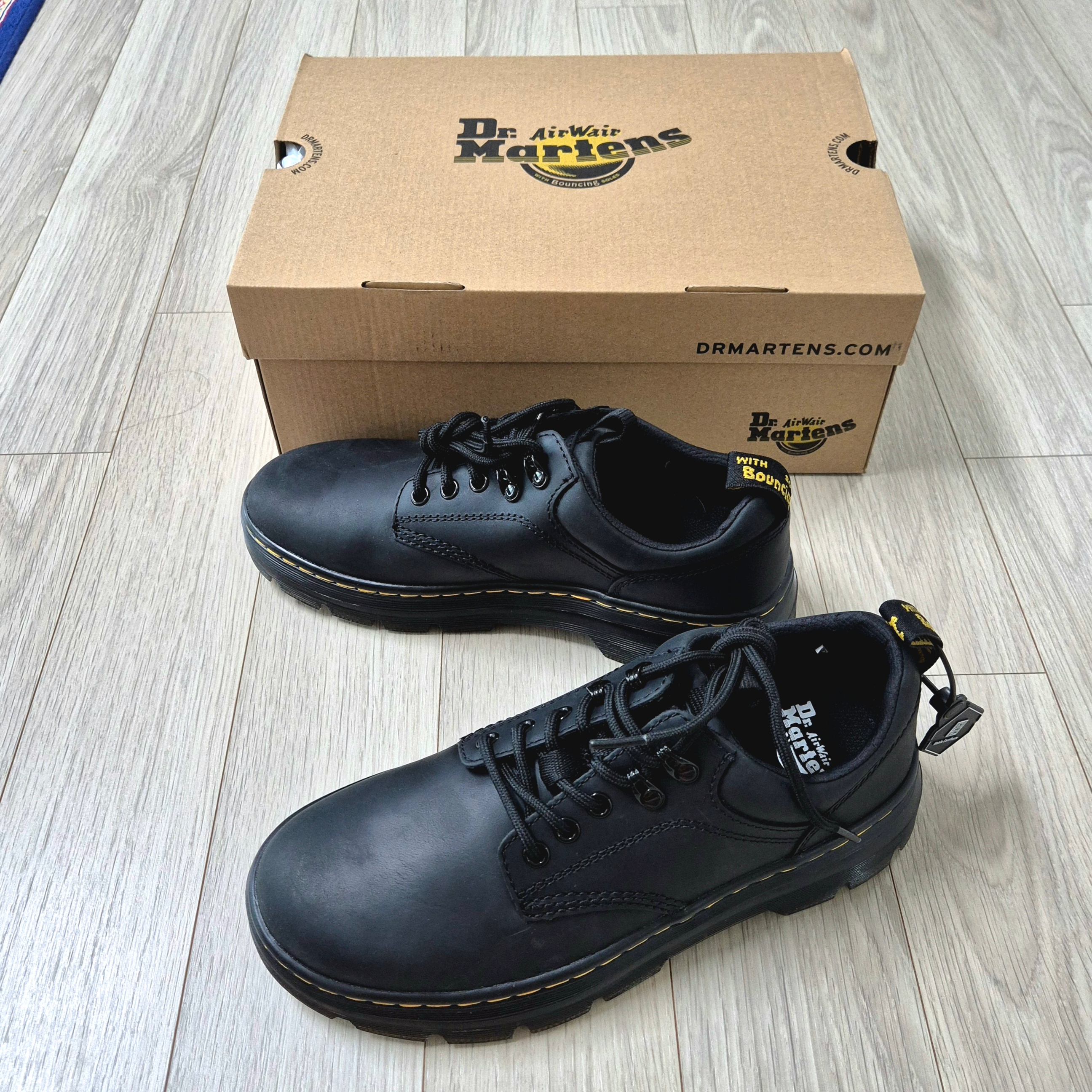 Dr. Martens Reeder Wyoming Leather Utility Shoes Black 착용 스타일 - 1