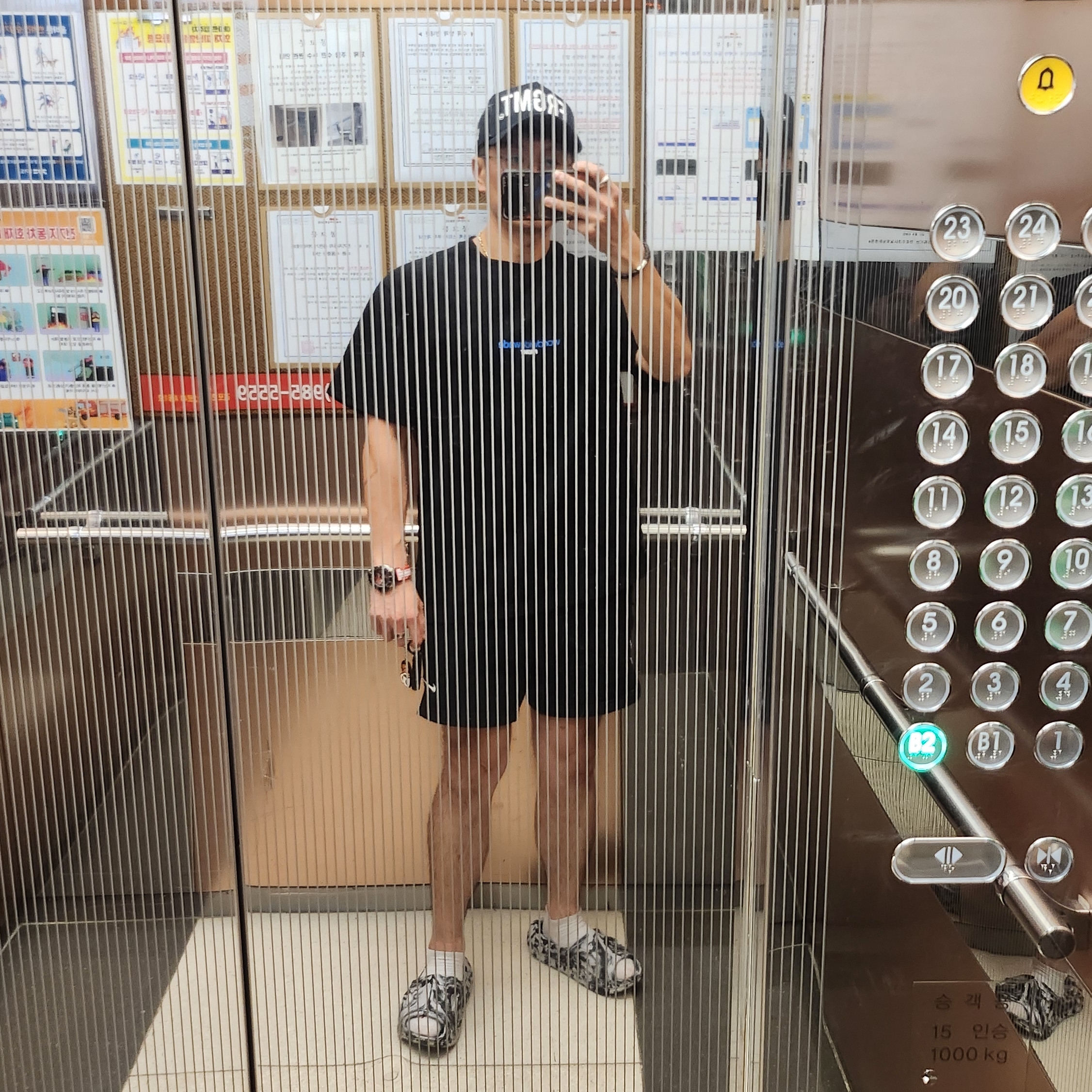 WADE x FRGMT T-shirt Black, Nike x Drake Nocta Cardinal Fleece Shorts Black White - Asia 착용 스타일 - 1
