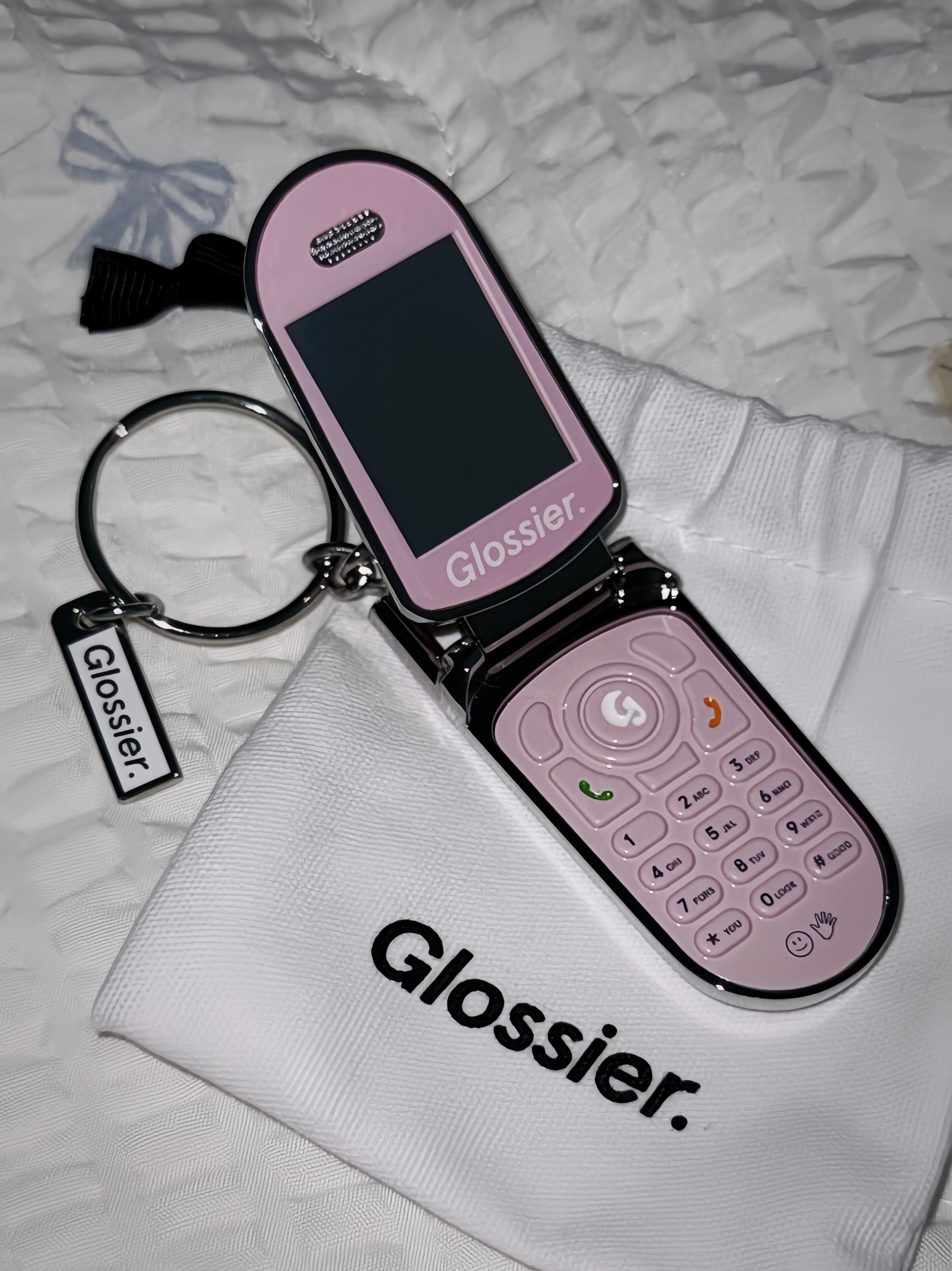 Glossier Cell Phone Keychain - LA Exclusive 착용 스타일 - 2
