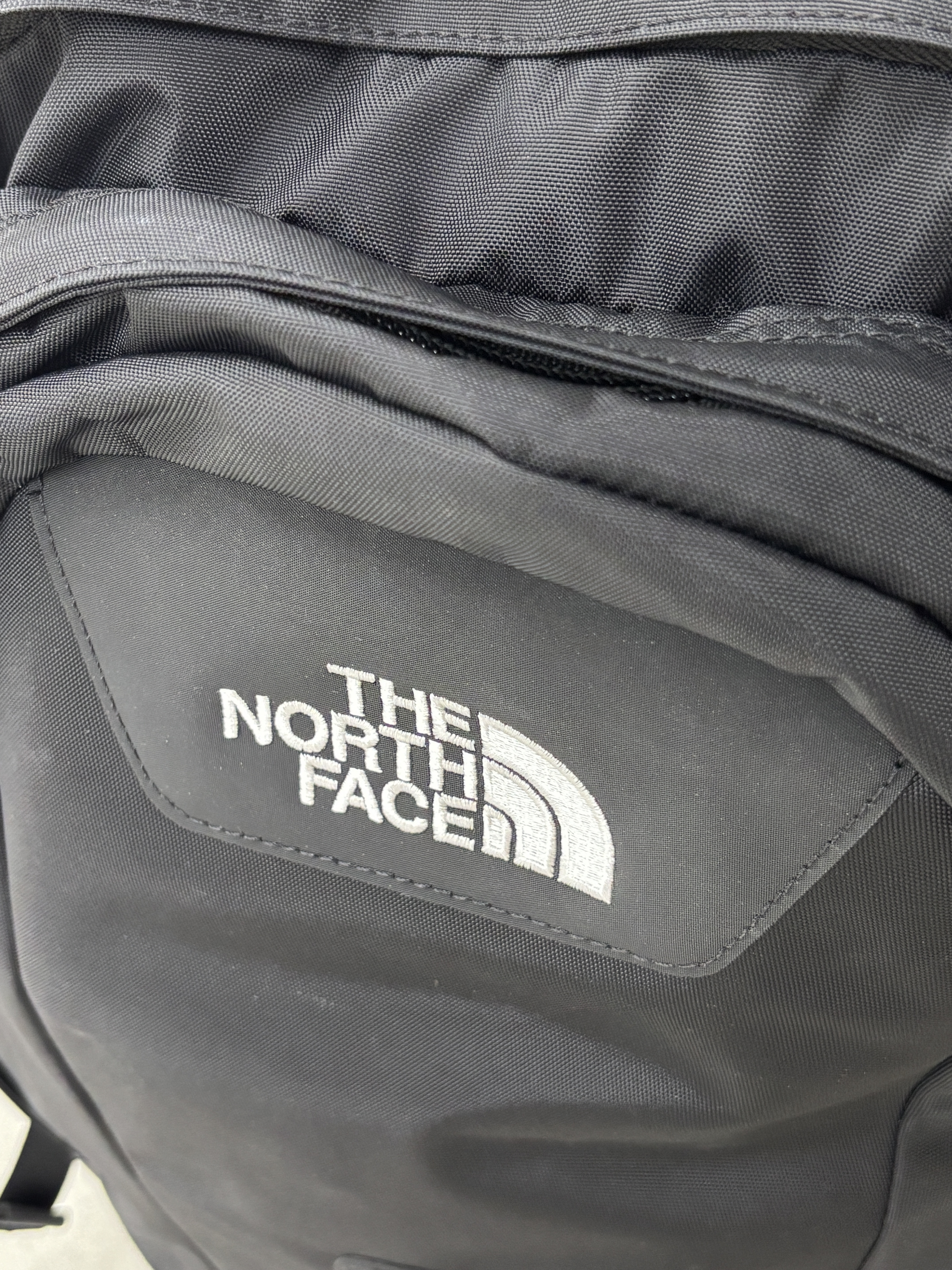 The North Face Hot Shot Black 착용 스타일