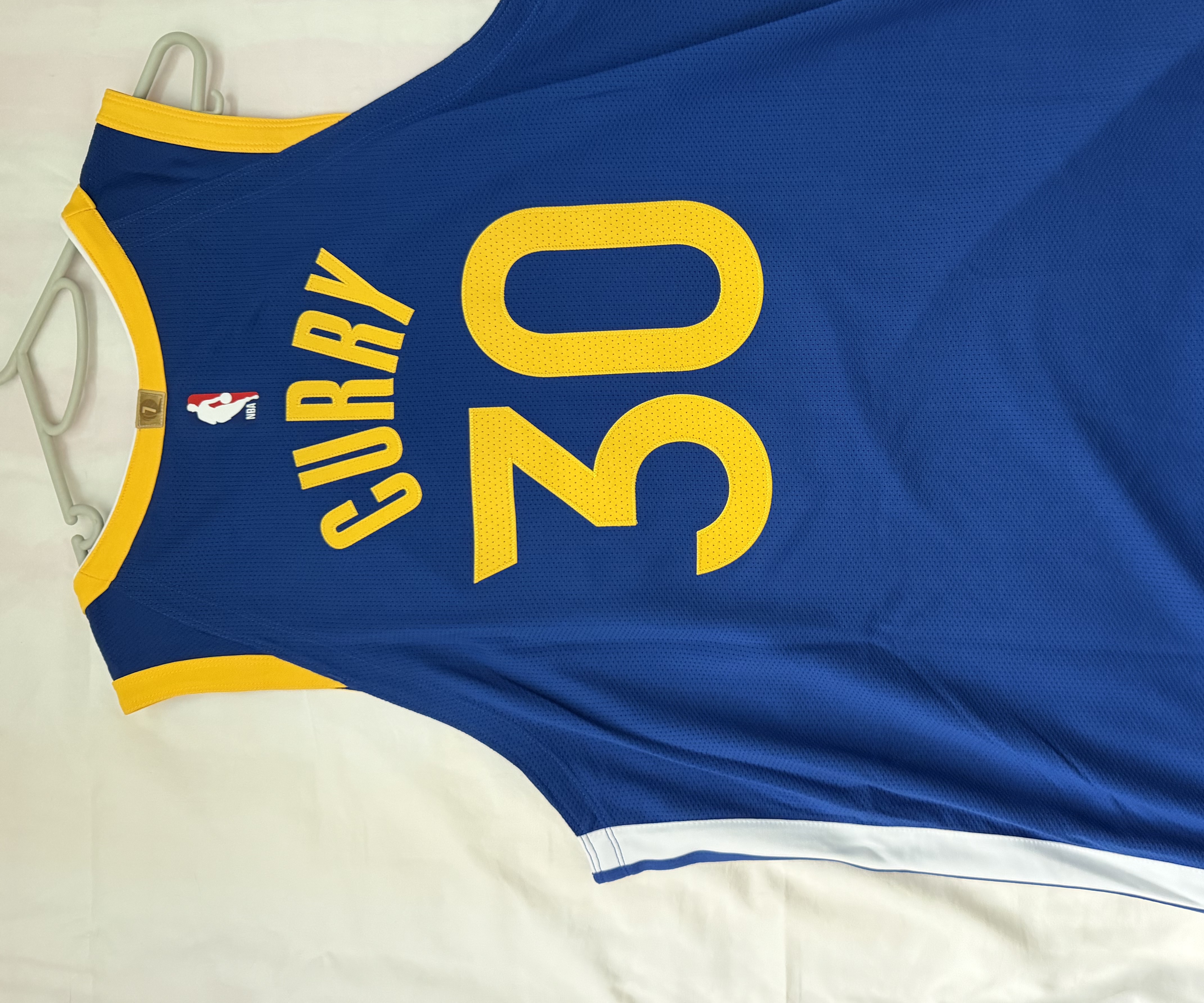 Nike Stephen Curry Golden State Warriors Icon Edition Dri-Fit NBA Swingman Jersey Rush Blue (DN2005-401) (Marking Ver.) 착용 스타일 - 2