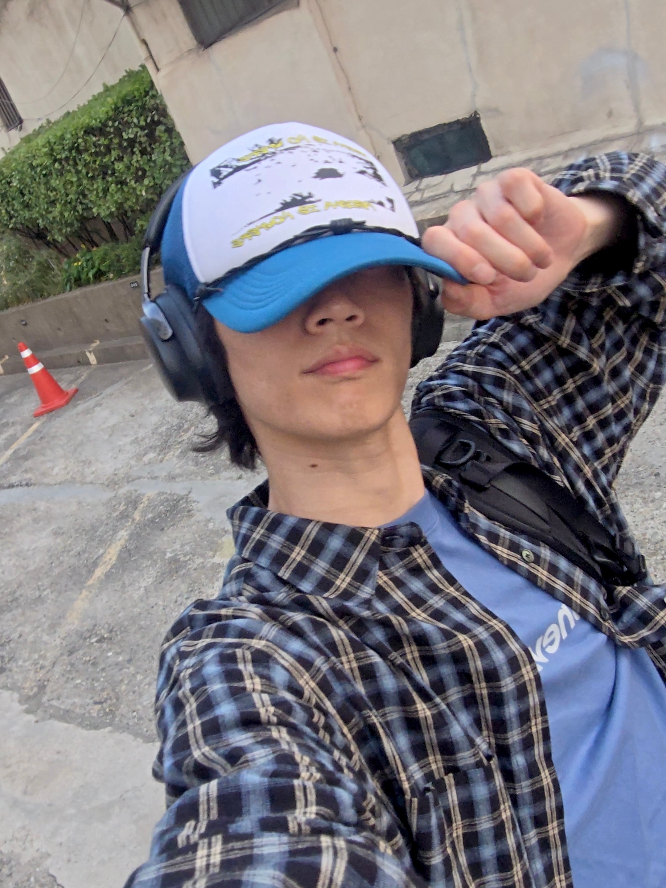 Heisan Nowhere Rope Trucker Cap - Blue, Bose QC Ultra Headphones 2nd Gen Triple Black (Korean Ver.) 착용 스타일 - 2