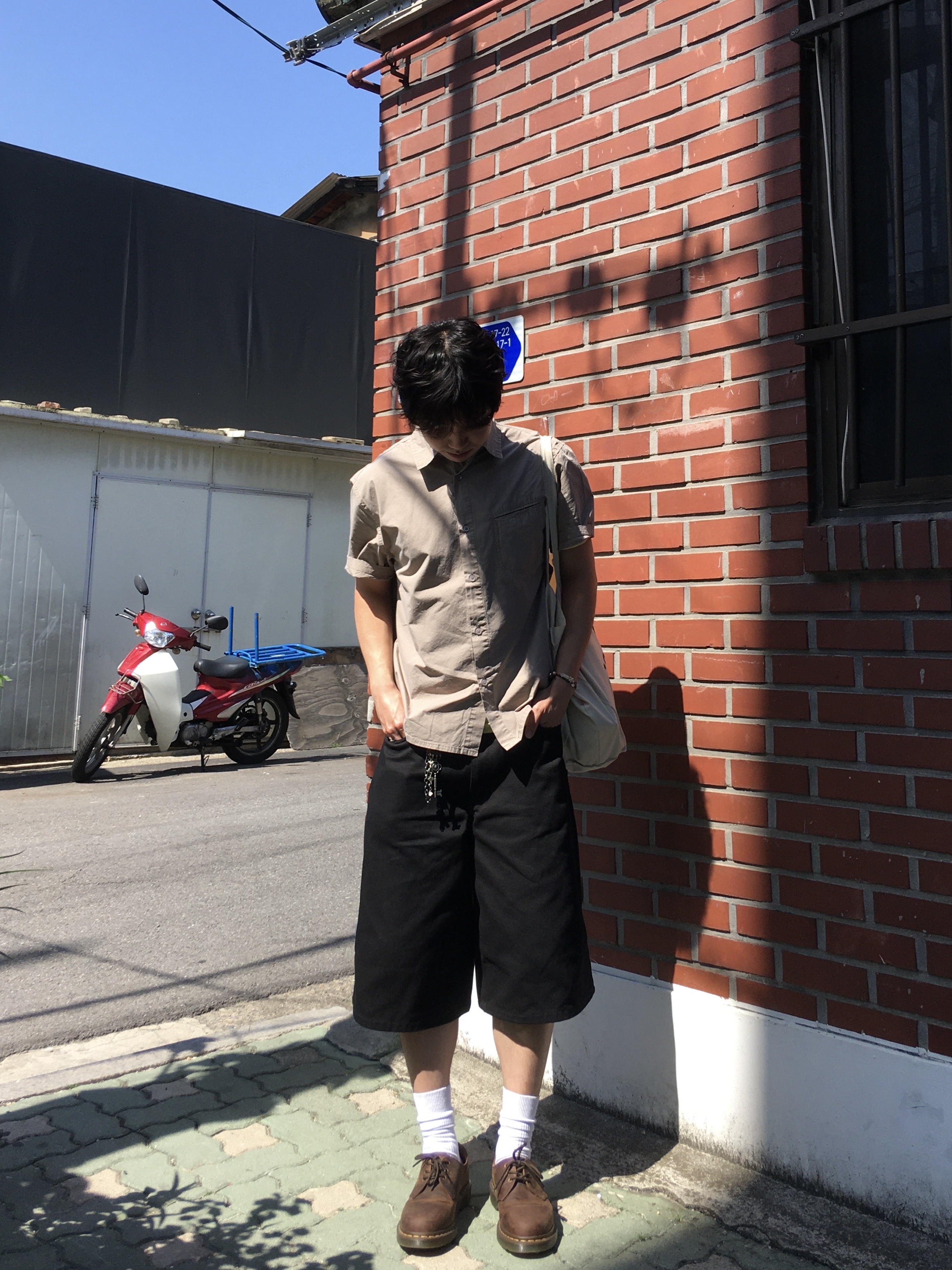 Dr. Martens 1461 Crazy Horse Dark Brown 착용 스타일 - 1