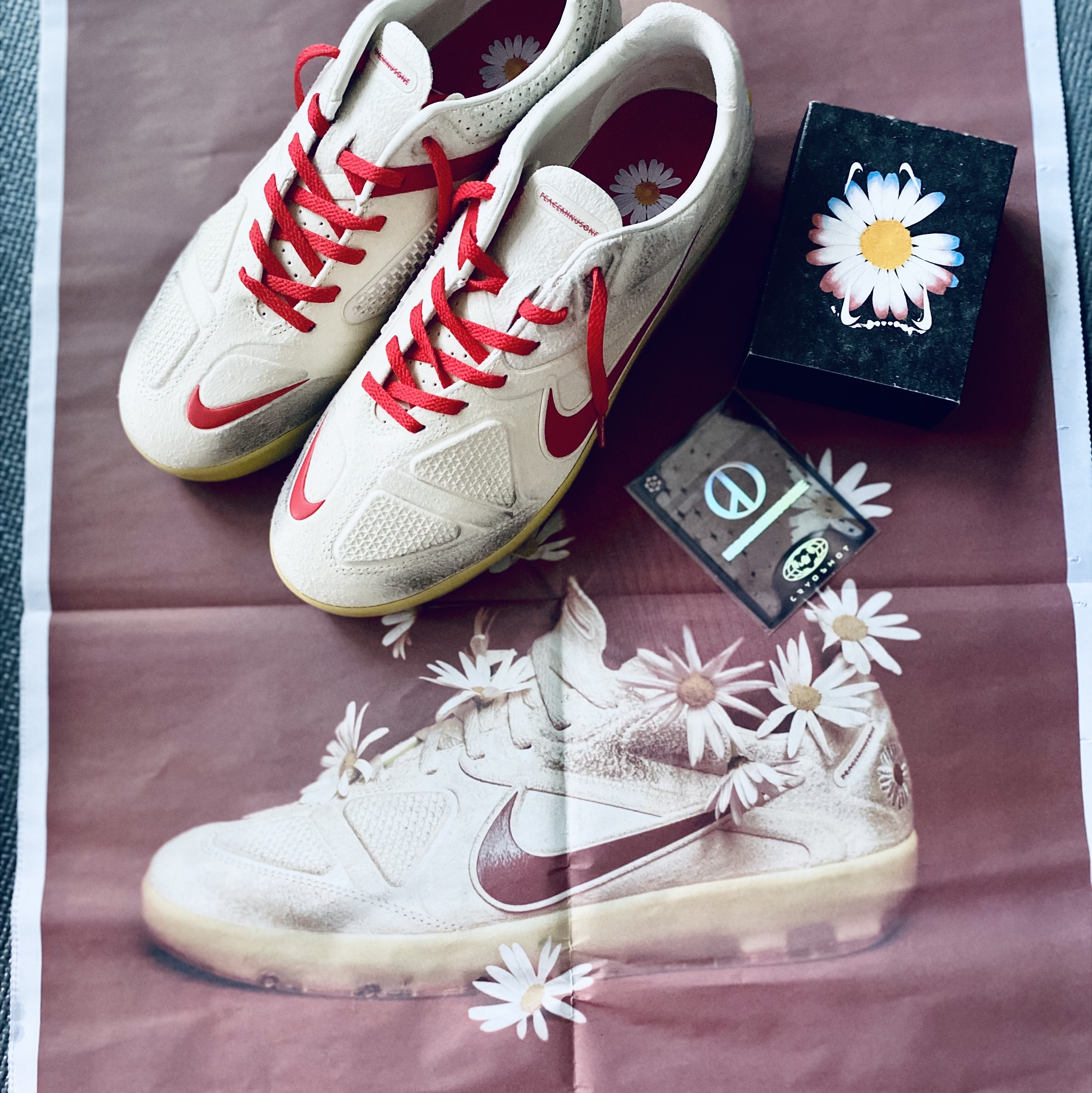 Nike x Peaceminusone Cryoshot CTR360 Natural and University Red, Nike x Peaceminusone Air Force 1 Low Para-Noise 3.0 Black and Multicolor 착용 스타일 - 2