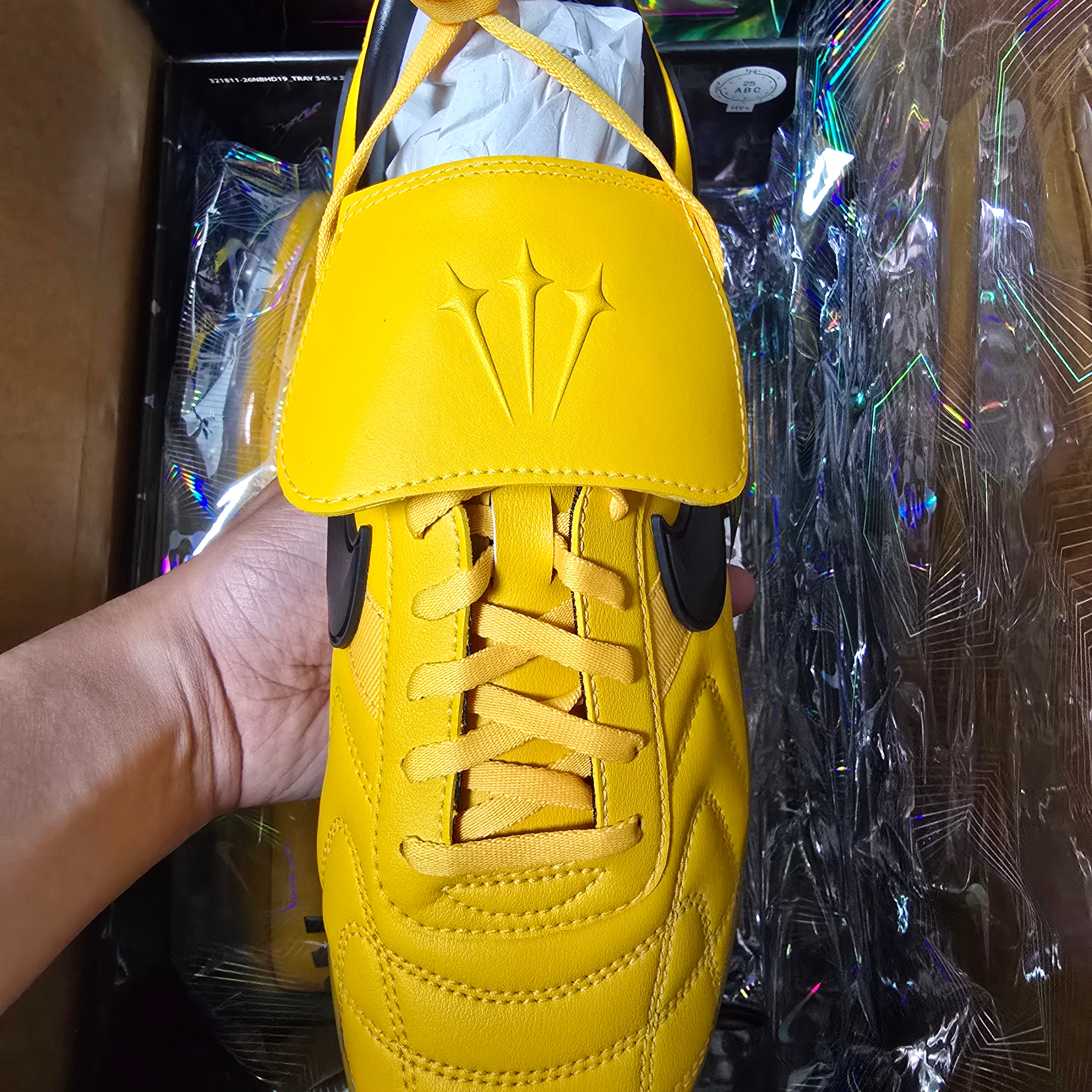 Nike x Drake Nocta Cryoshot Tiempo ’94 University Gold and White 착용 스타일 - 7