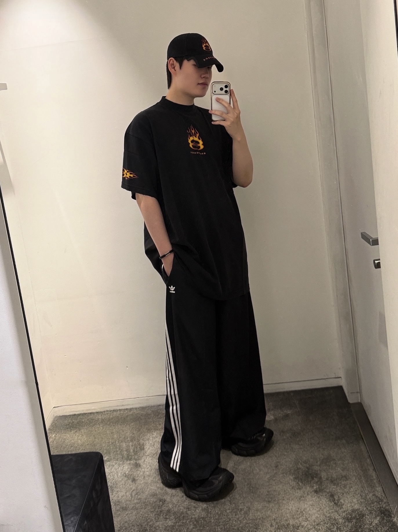 (W) Adidas Adilenium Season 3 Oversized Track Pants Black - KR Sizing, Balenciaga 10XL Sneakers Black 착용 스타일