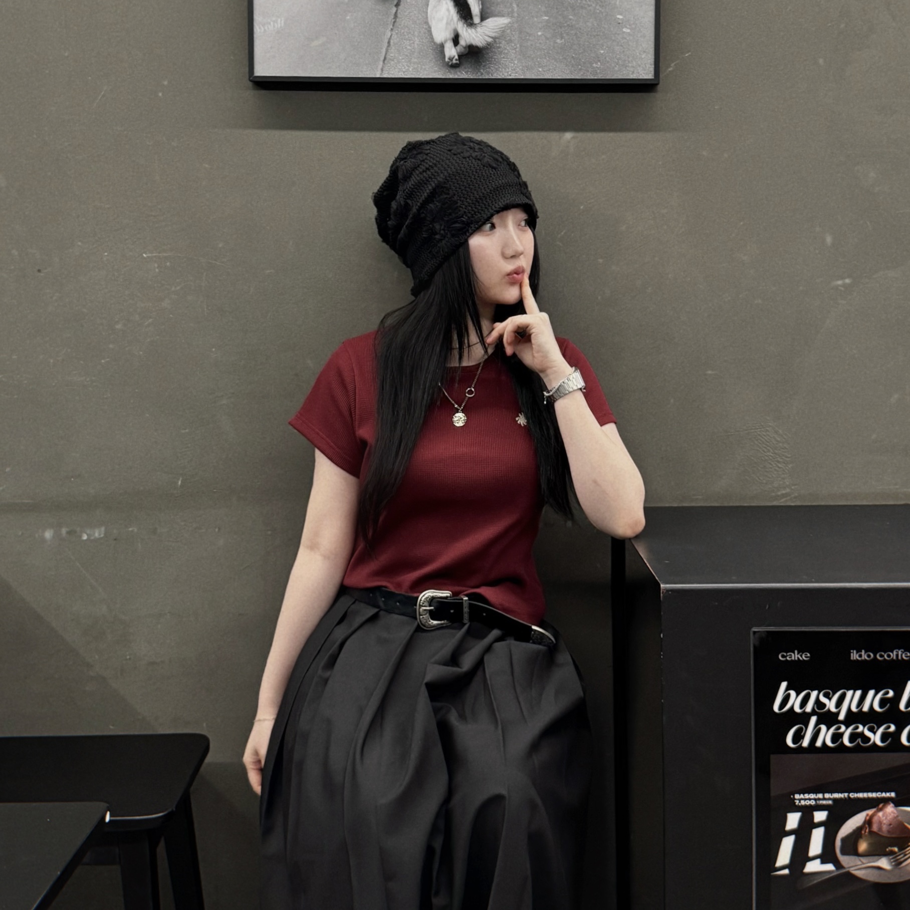 SLOW RECORD HOUSE Henley Neck Eyelet T-Shirt Burgundy 착용 스타일 - 2