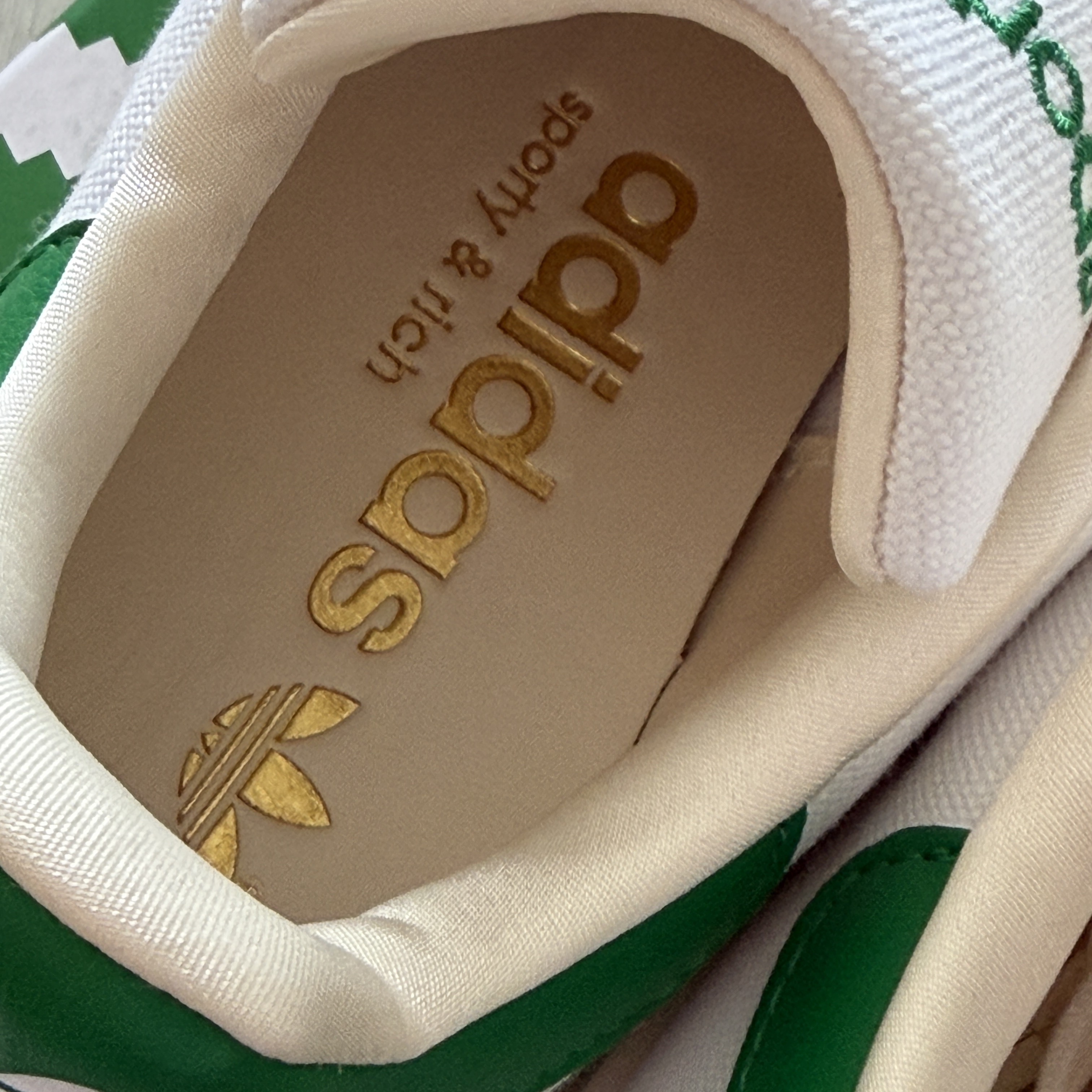 Adidas x Sporty & Rich Stan Smith White Green 착용 스타일 - 4