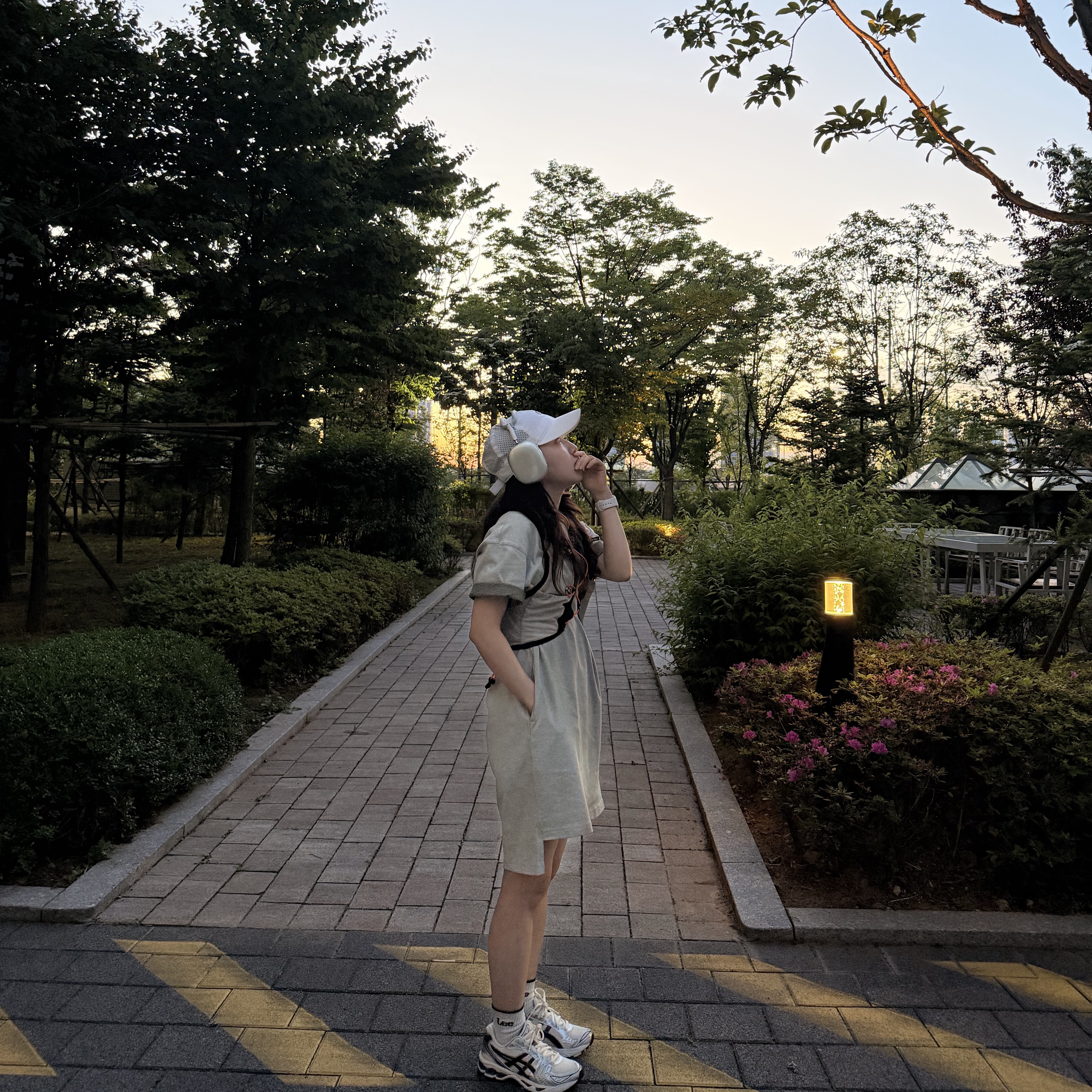 Asics Gel-Kayano 14 Cream Black, Apple AirPods Max Lightning Silver (Korean Ver.) 착용 스타일