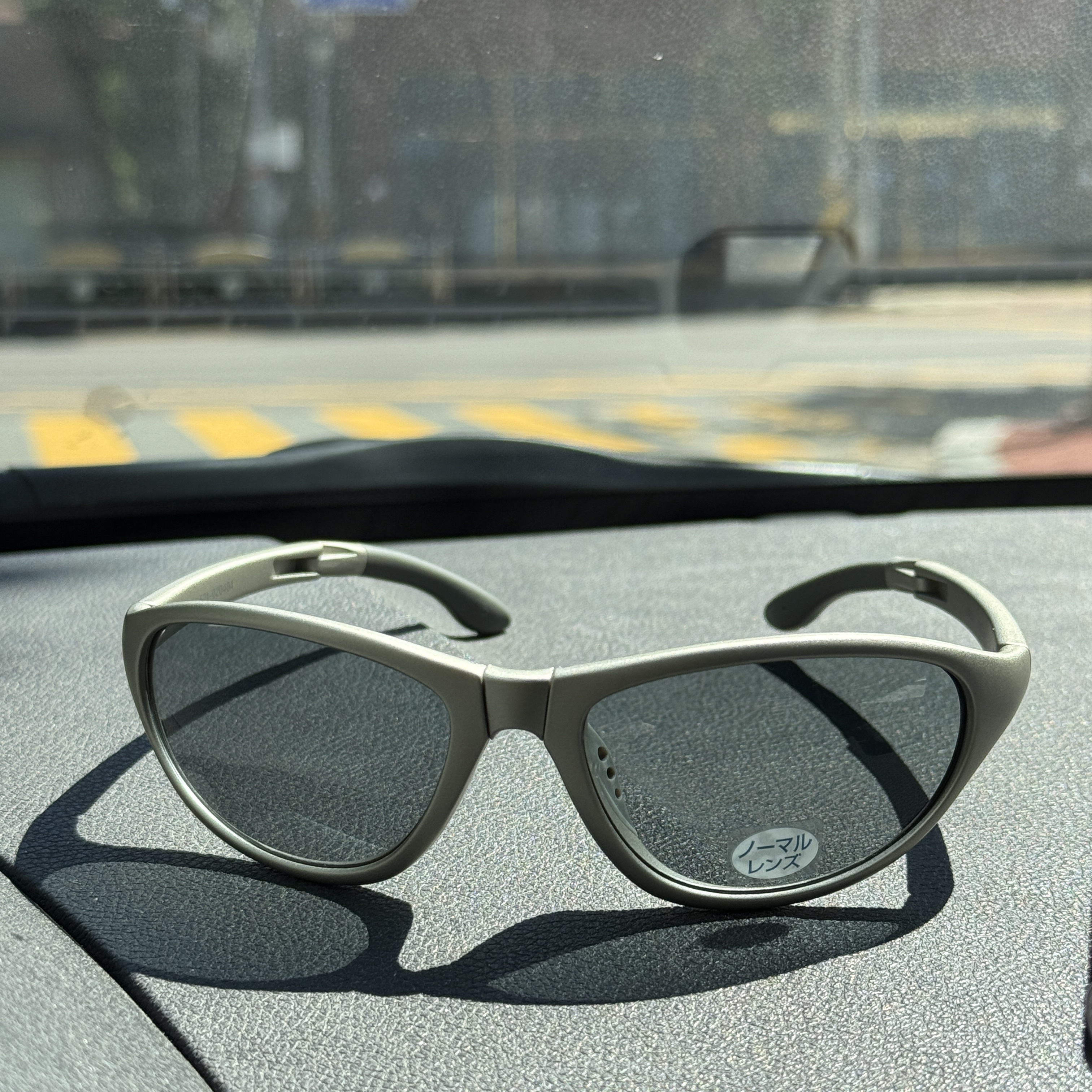 Montbell Trekking Glasses Silver Metallic Light Grey 착용 스타일 - 1