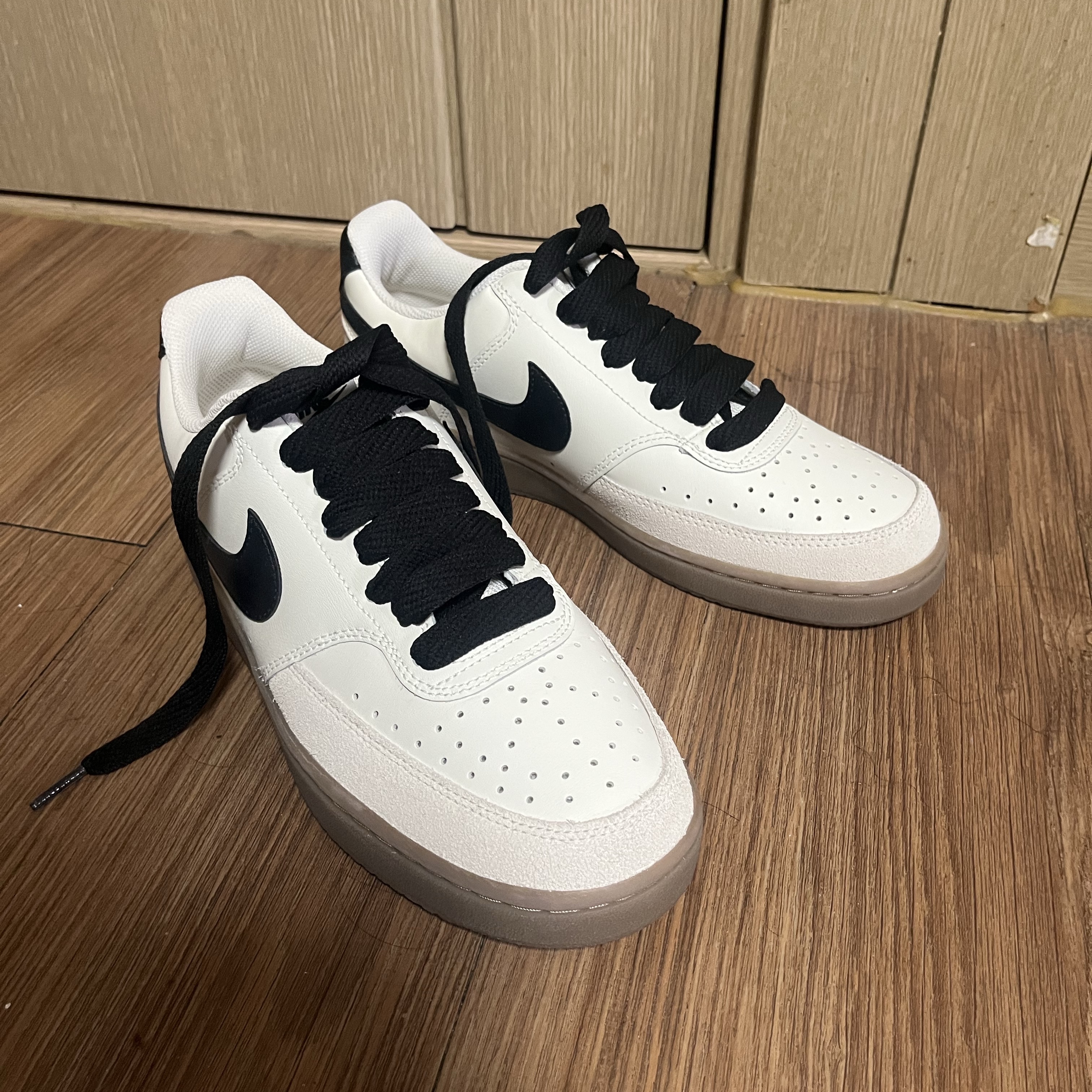 Nike Court Vision Low Sail Light Orewood Brown 착용 스타일